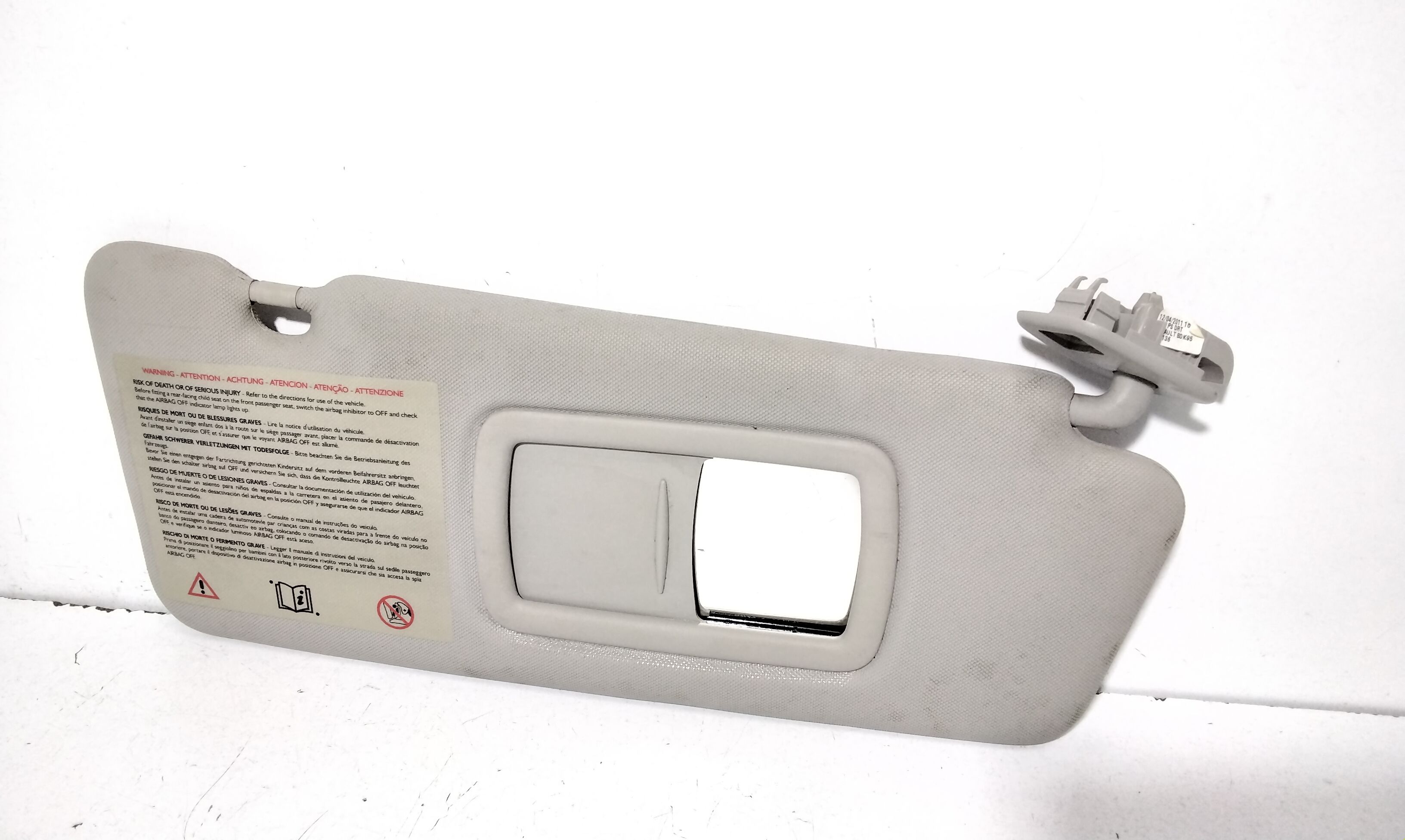 Aletta Parasole Parabrezza Destro 964000027R Usato