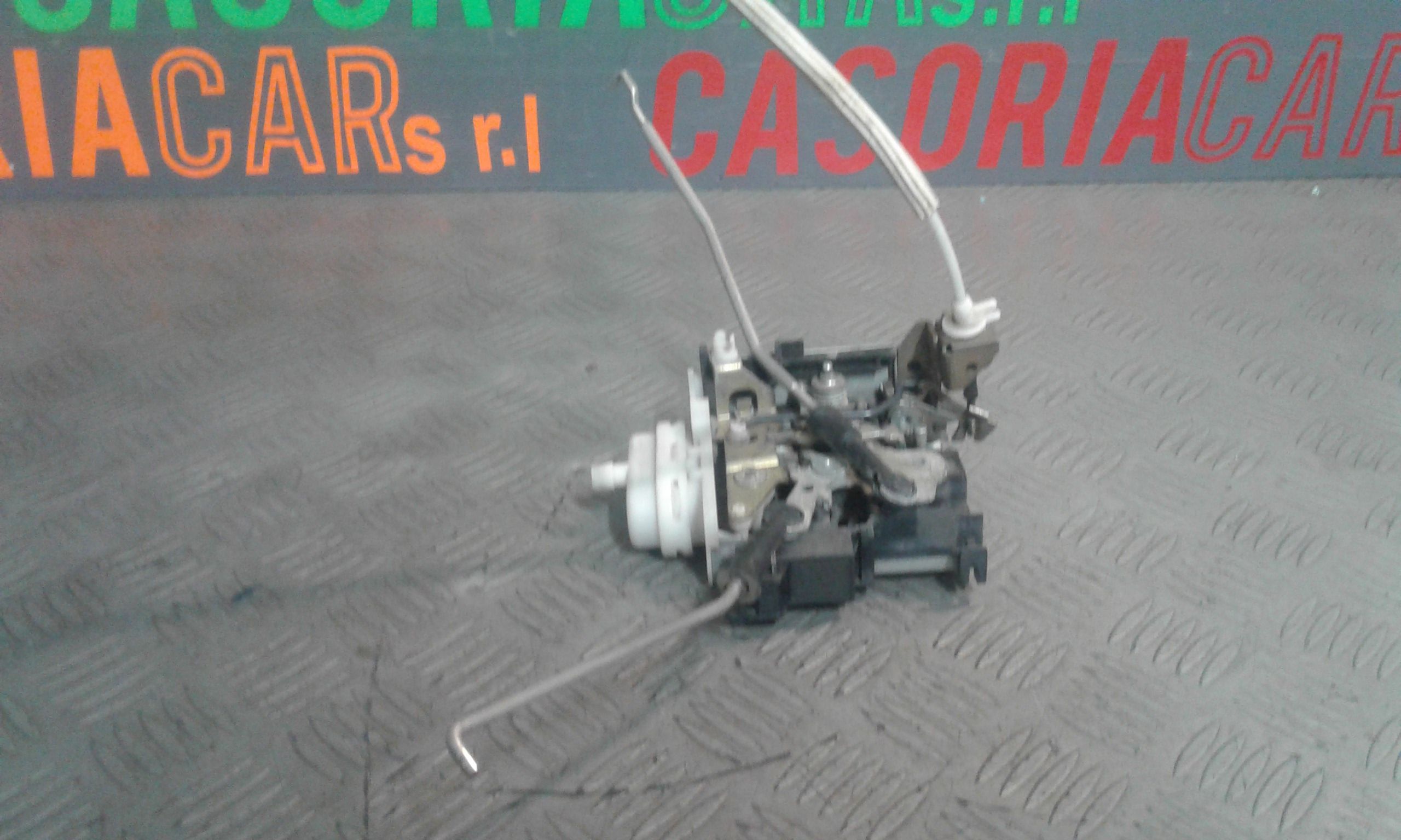 Serratura Porta Ant. Destro 8D1837016F Usato