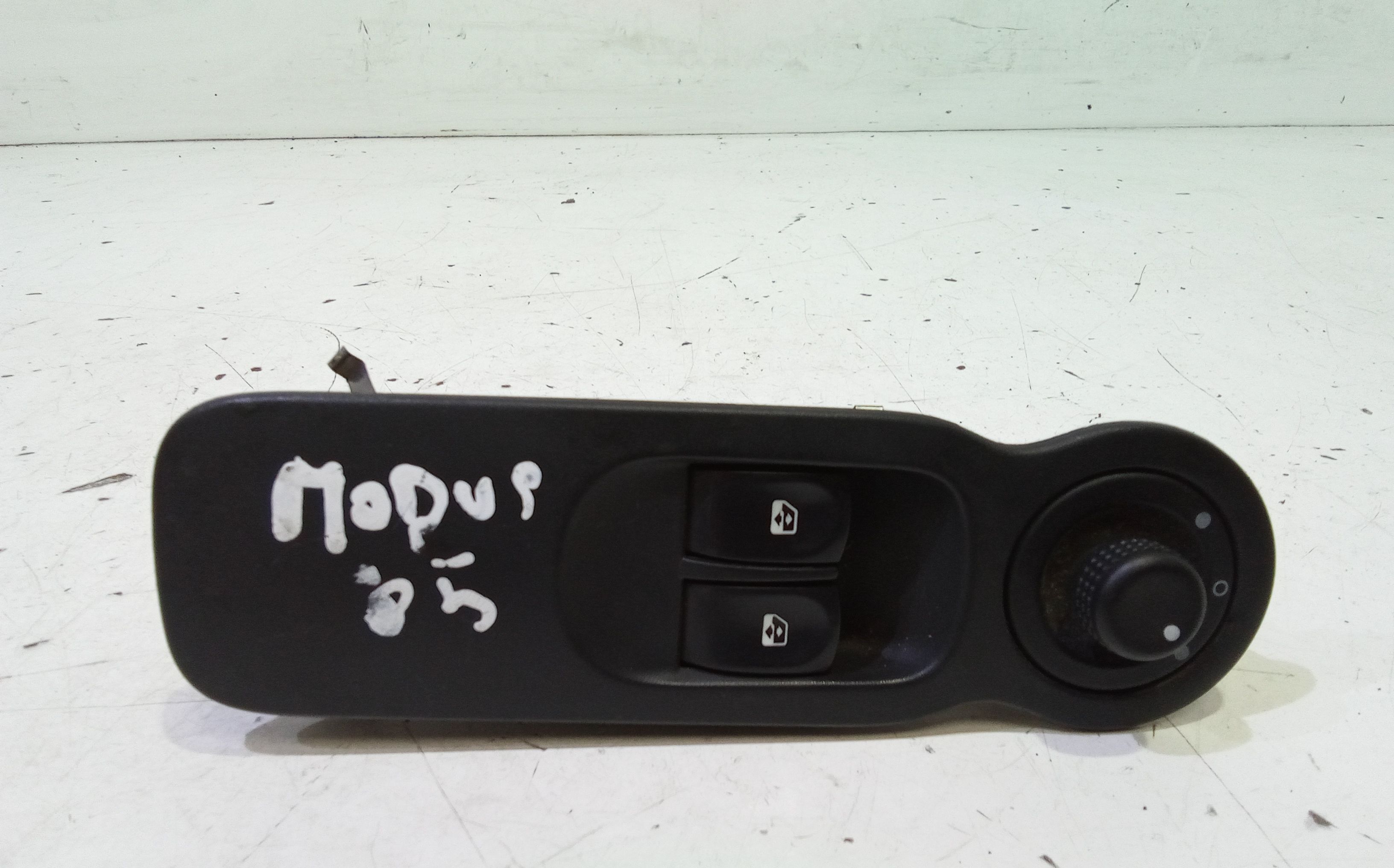 Interruttore Alzacristalli Porta Ant. Sinistro 8200214939 Usato