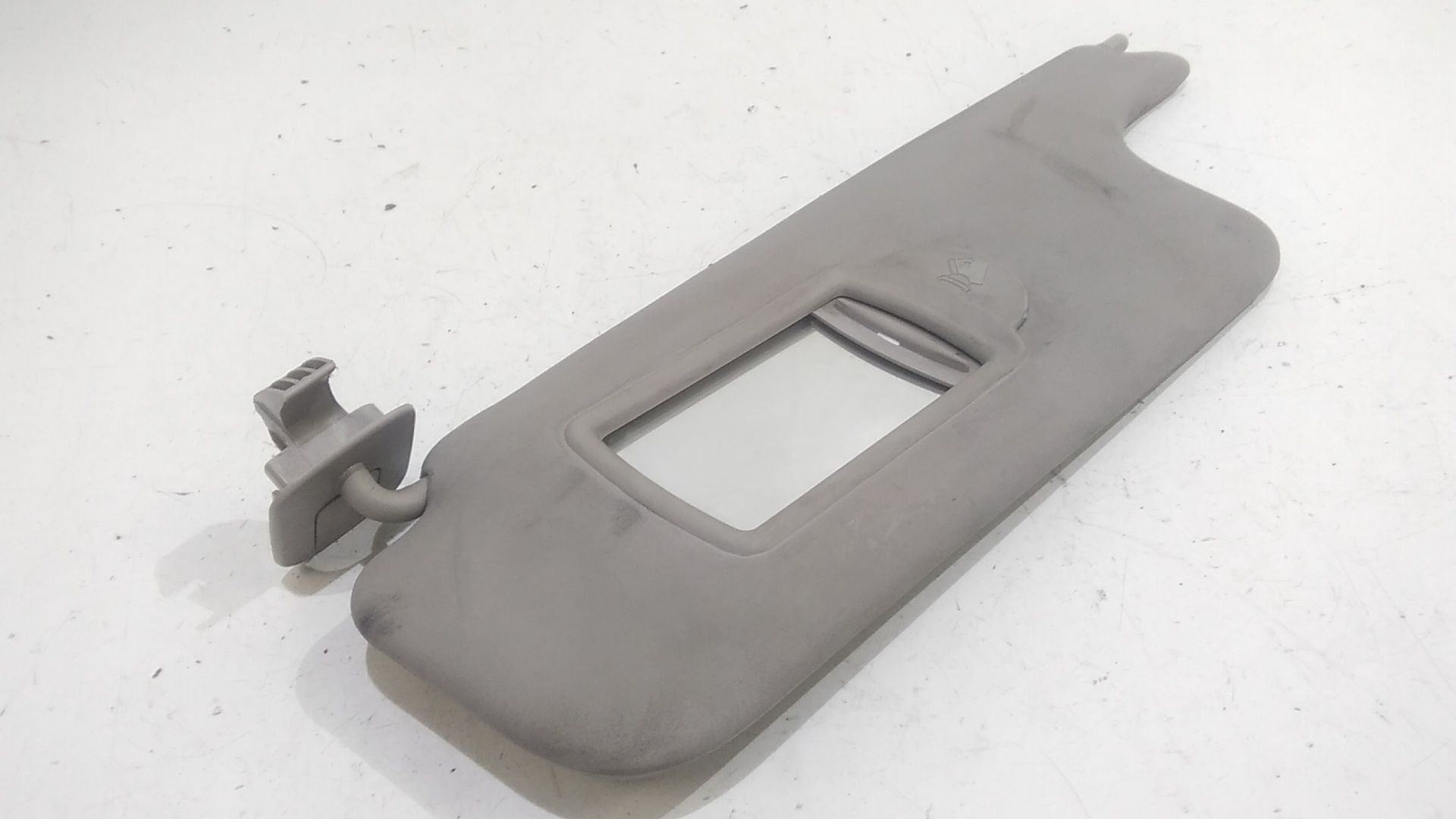 Aletta Parasole Parabrezza Sinistro 8200246823 Usato