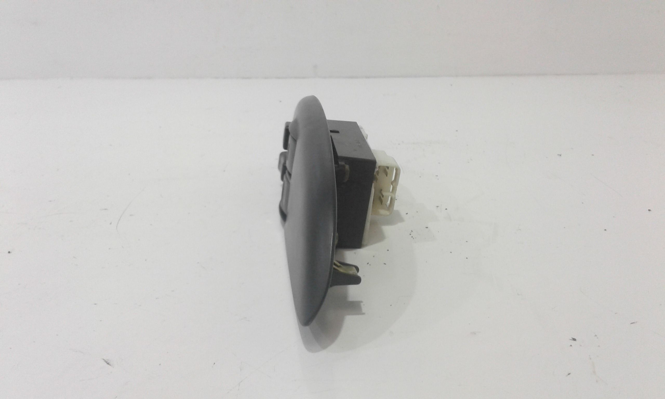 Interruttore Alzacristalli Porta Ant. Sinistro 8482010100 Usato