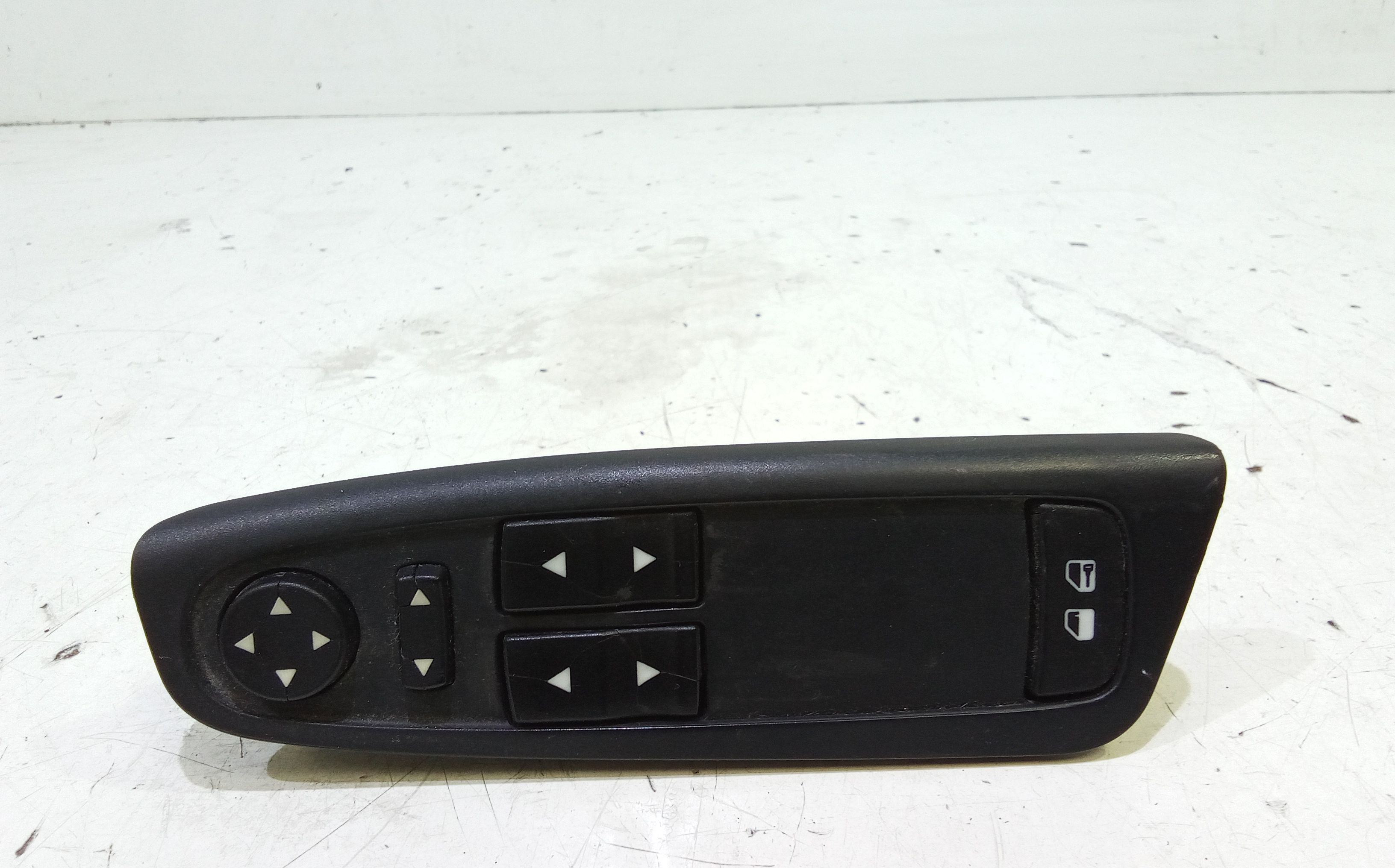 Interruttore Alzacristalli Porta Ant. Sinistro Usato