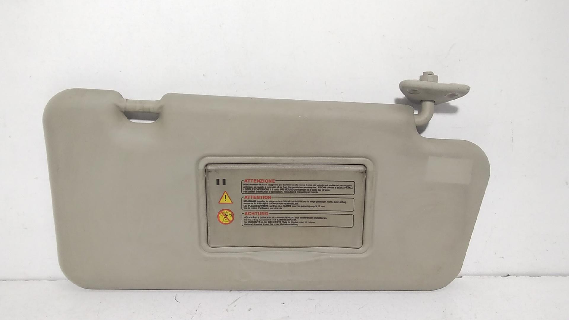 Aletta Parasole Parabrezza Destro 964009U100 Usato