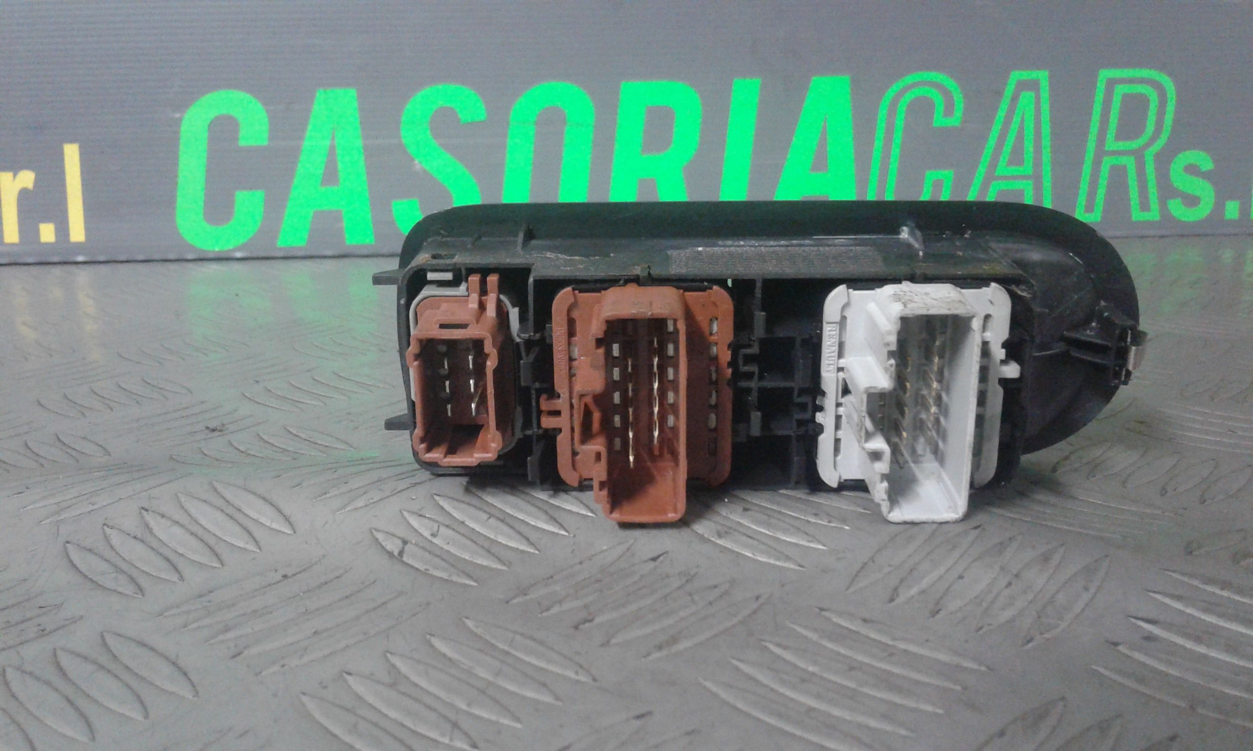 Interruttore Alzacristalli Porta Ant. Sinistro 8200108269 Usato