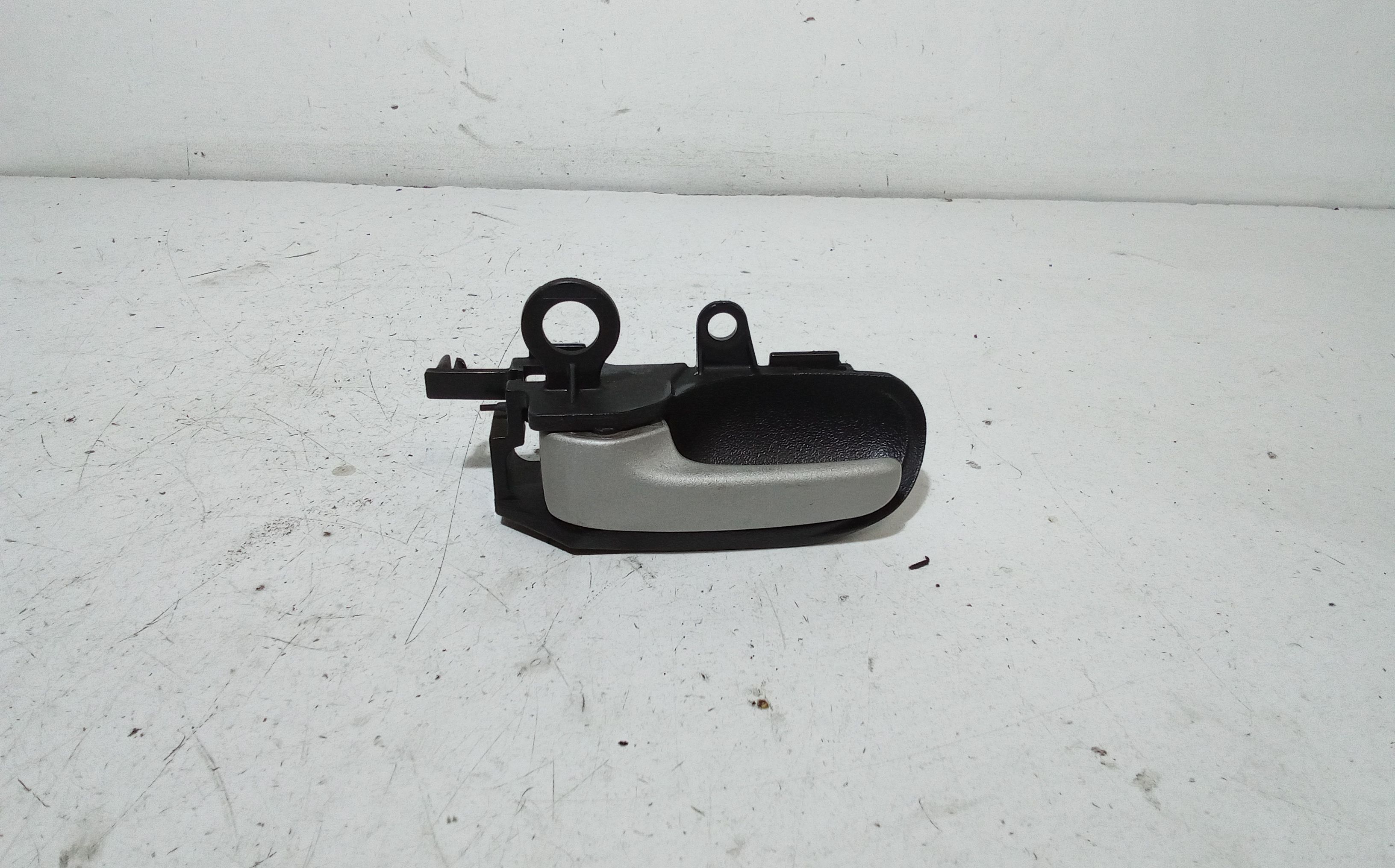 Maniglia Int. Apertura Porta Post. Sinistro 6920652010B3 Usato