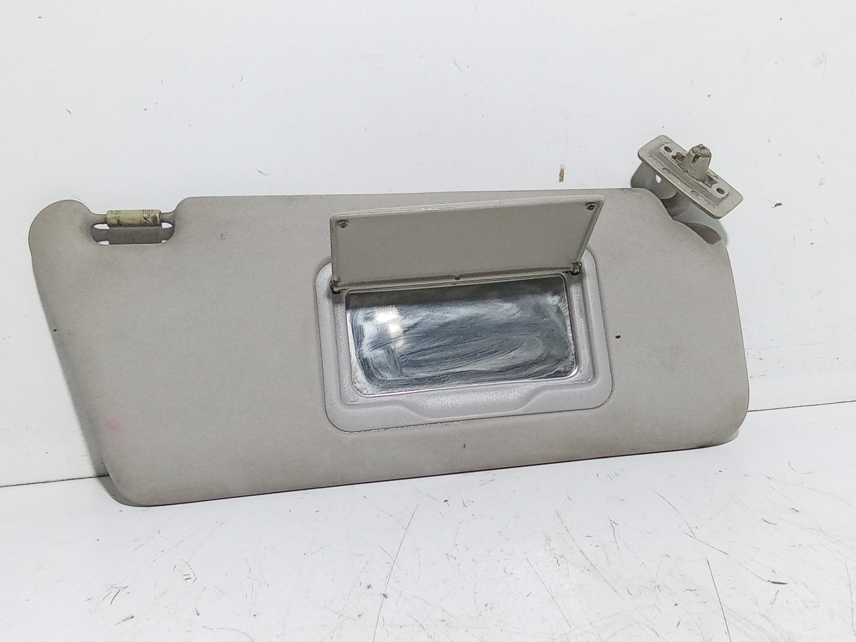 Aletta Parasole Parabrezza Destro A16981002107H48 Usato