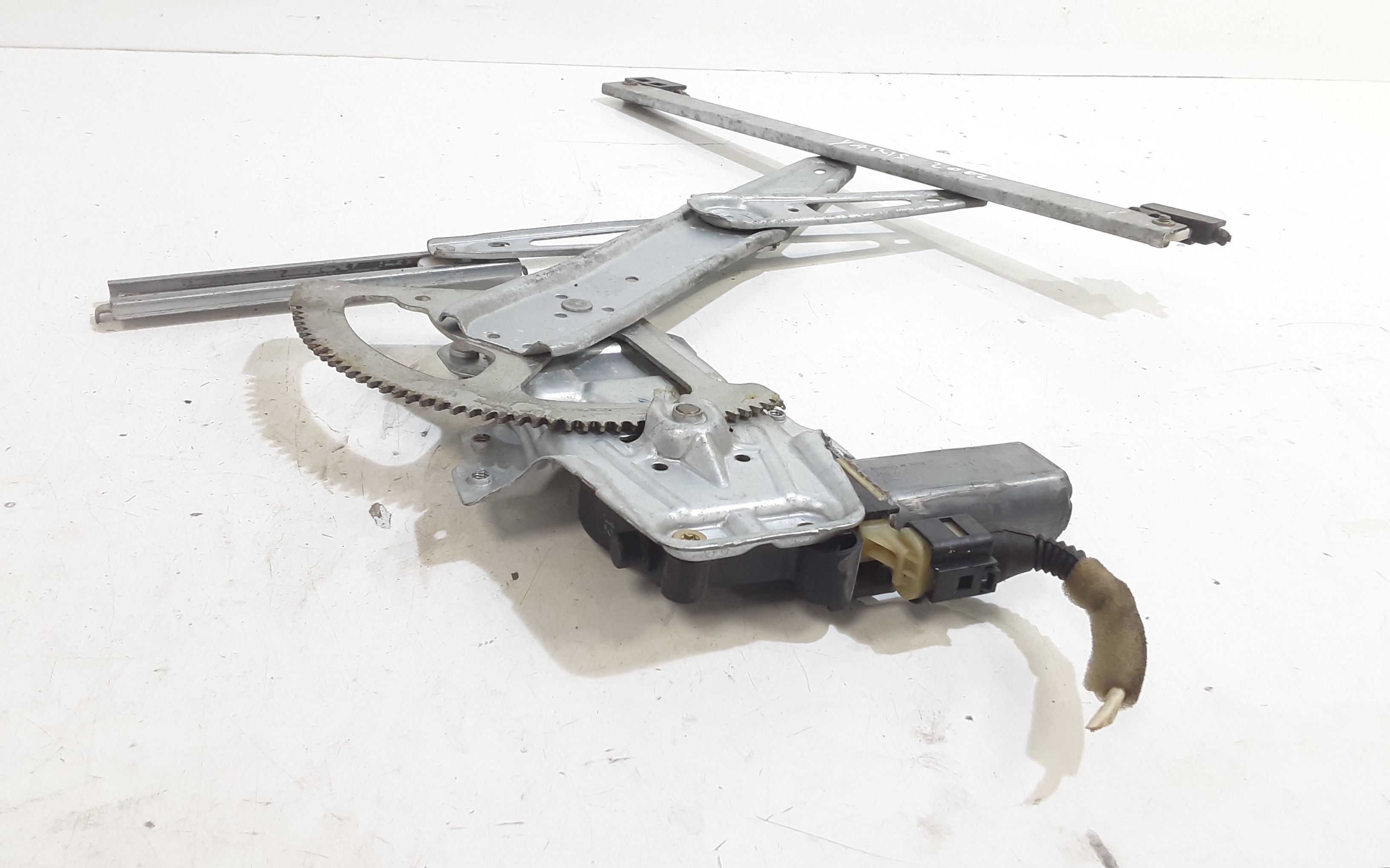 Alzacristallo Porta Ant. Destro 698100D010 Usato