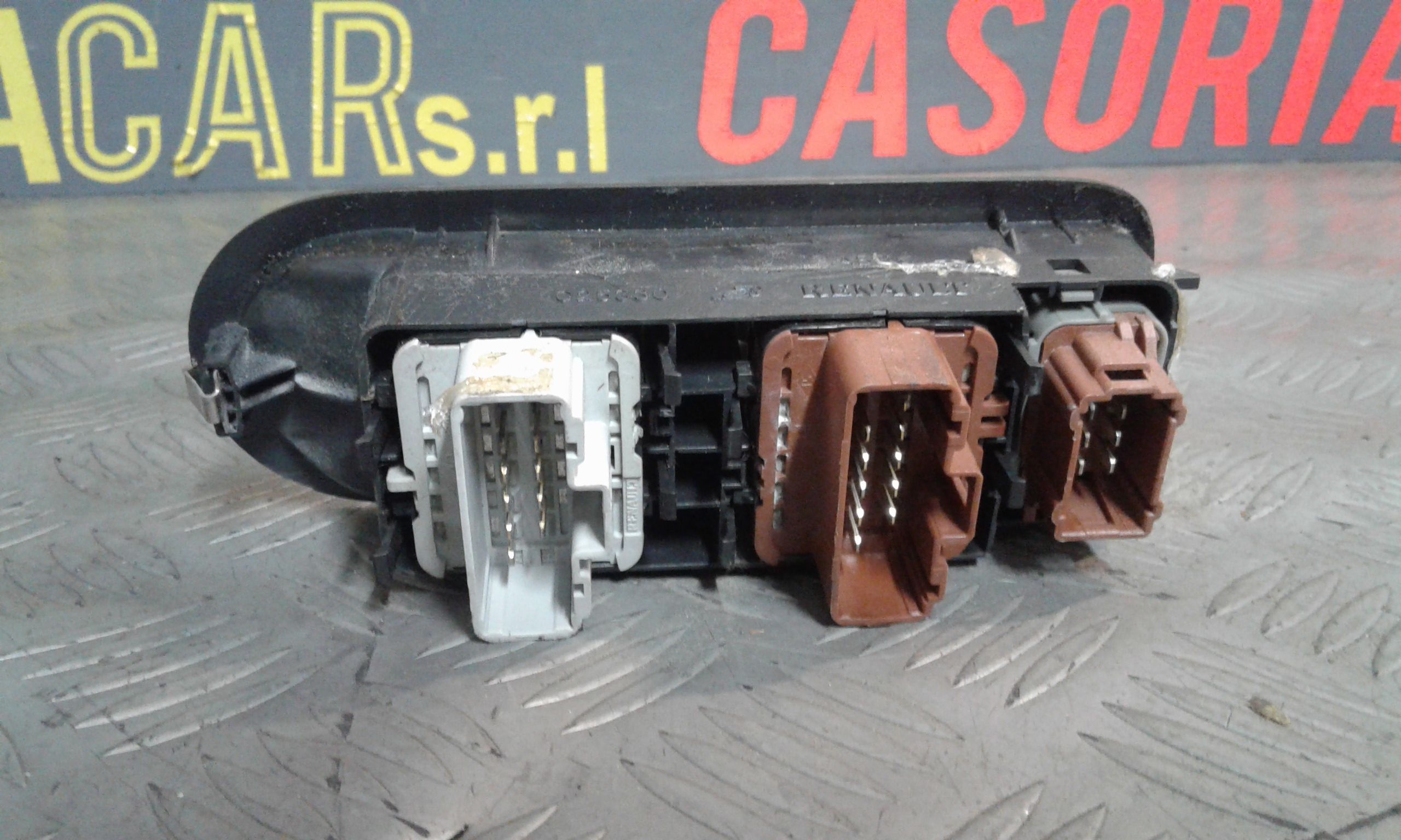 Interruttore Alzacristalli Porta Ant. Sinistro 8200108269 Usato