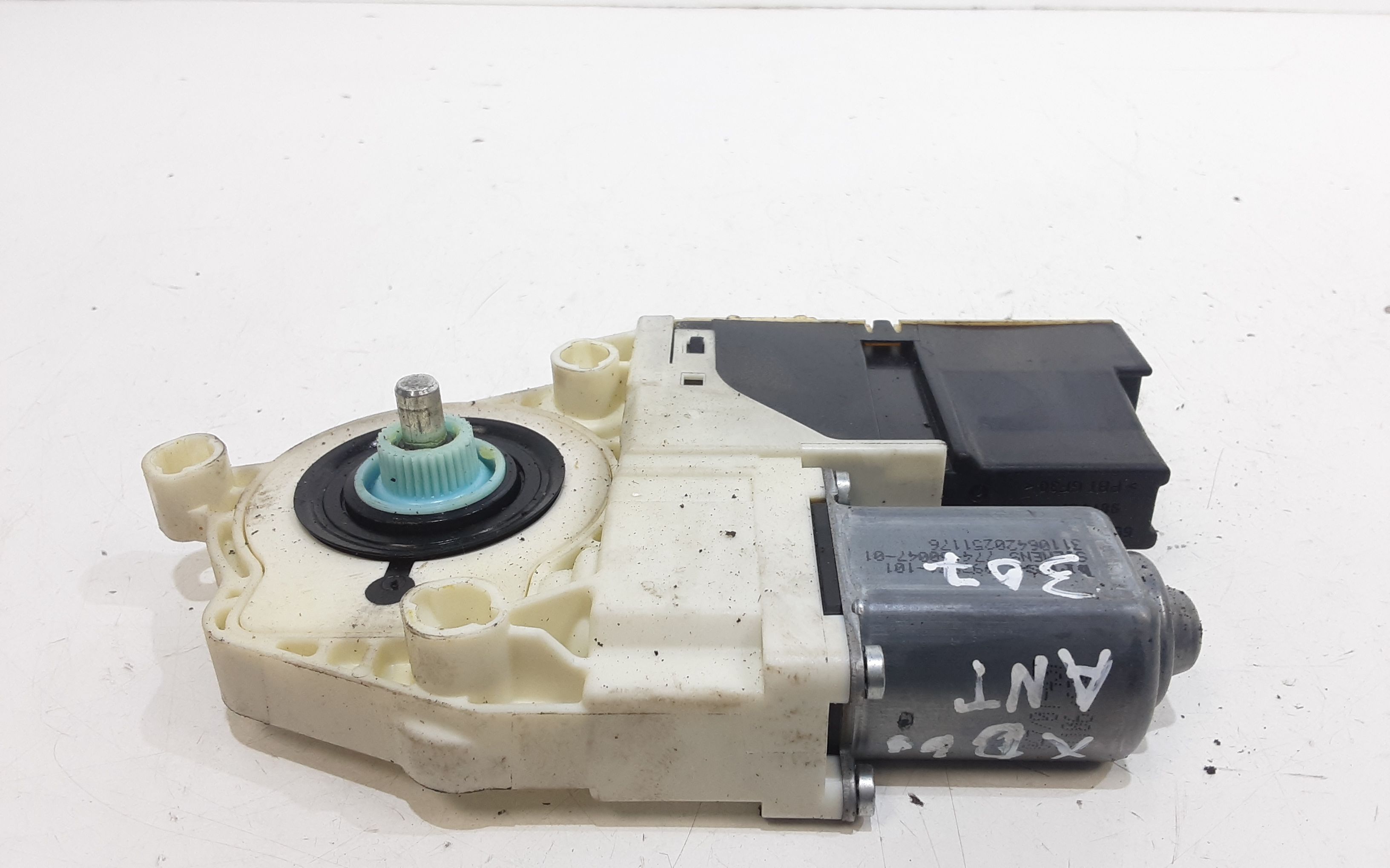 Motorino Alzacristallo Porta Ant. Destro 9222CF Usato