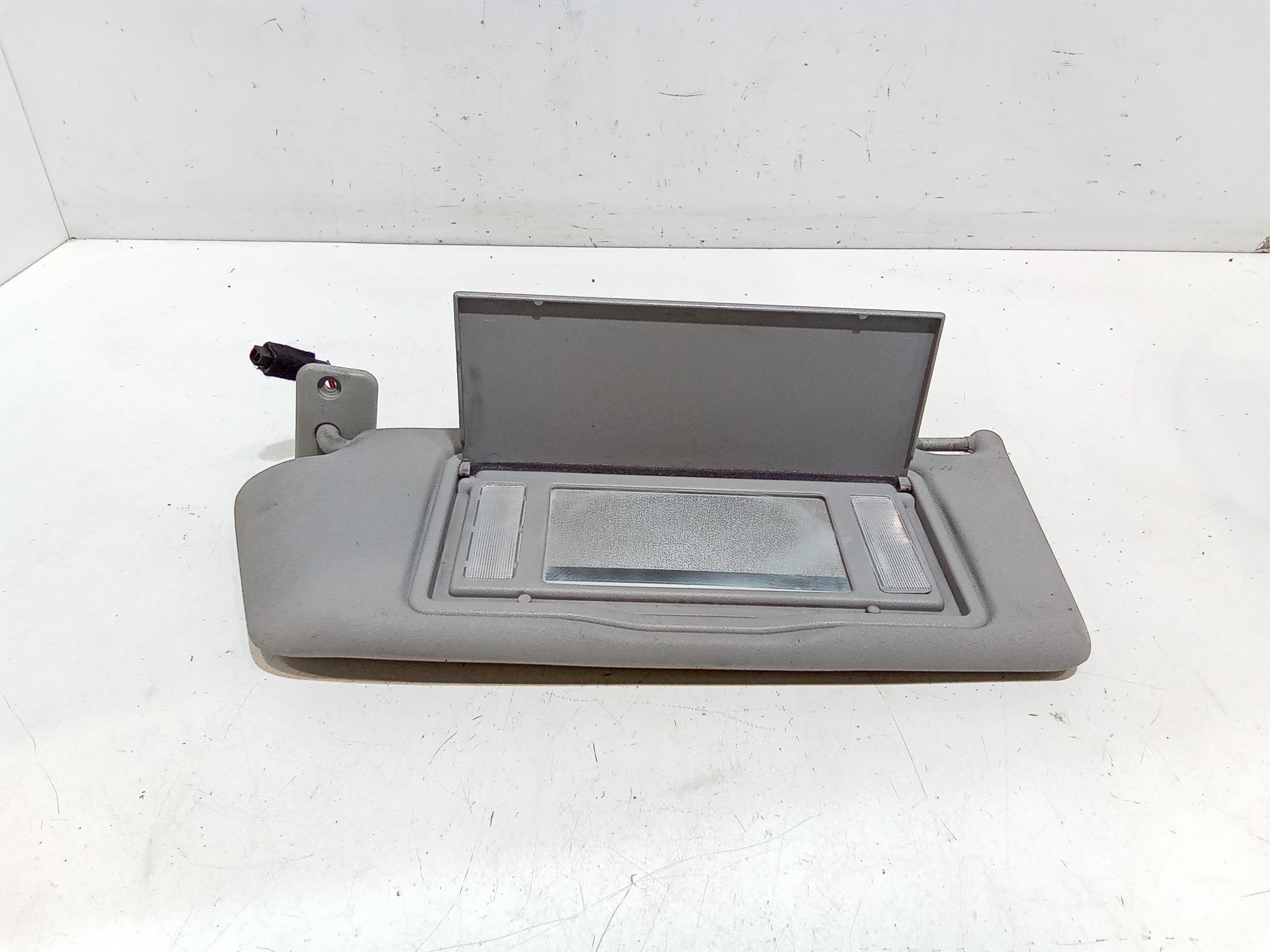 Aletta Parasole Parabrezza Sinistro 13113042 Usato