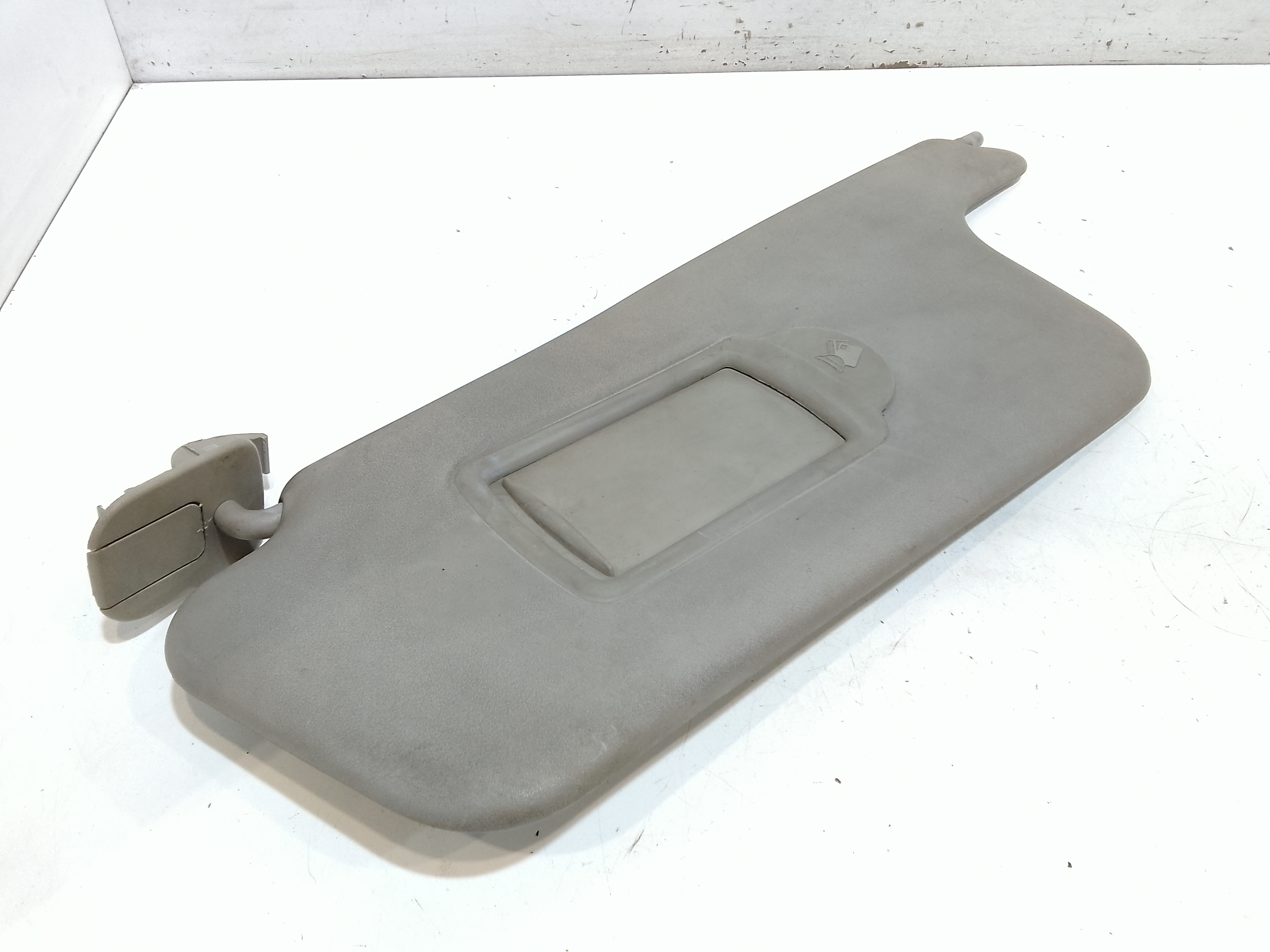 Aletta Parasole Parabrezza Sinistro 8200246824 Usato