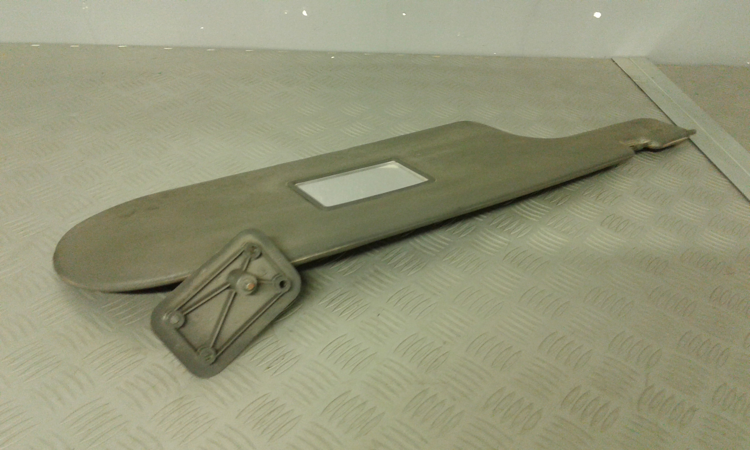 Aletta Parasole Parabrezza Destro 5801258462 Usato