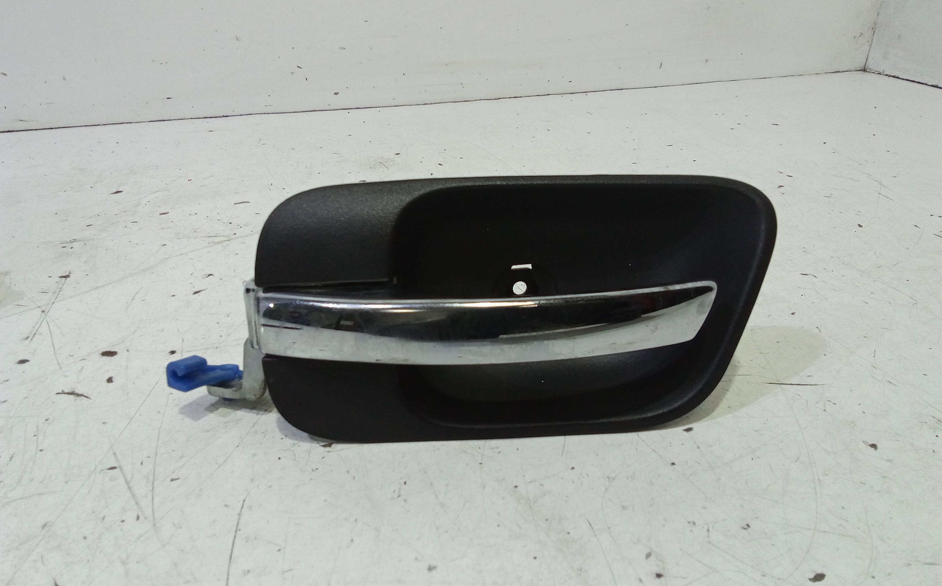 Maniglia Int. Apertura Porta Post. Sinistro K1LF88XDVAA Usato