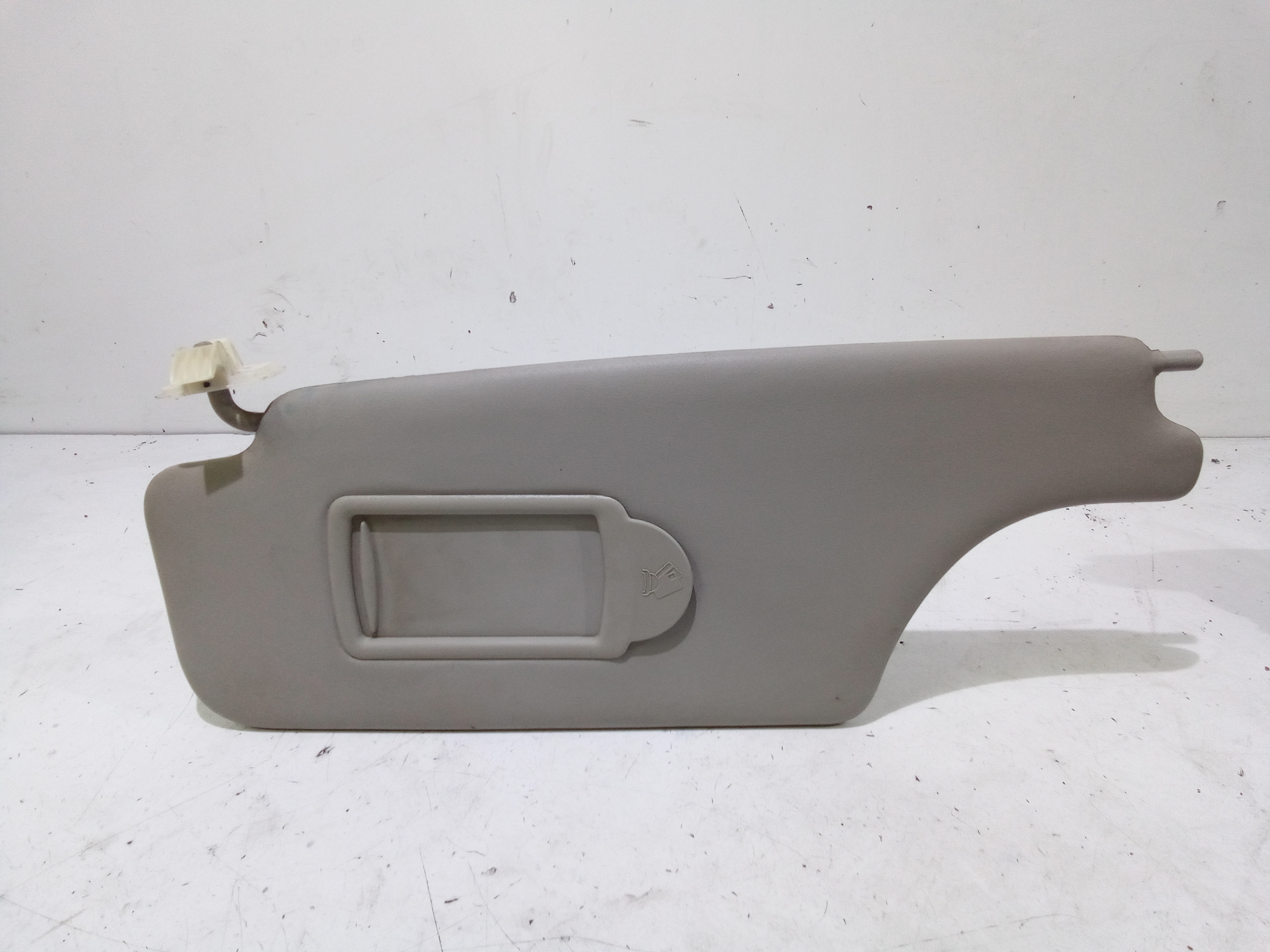 Aletta Parasole Parabrezza Sinistro 8200329035 Usato