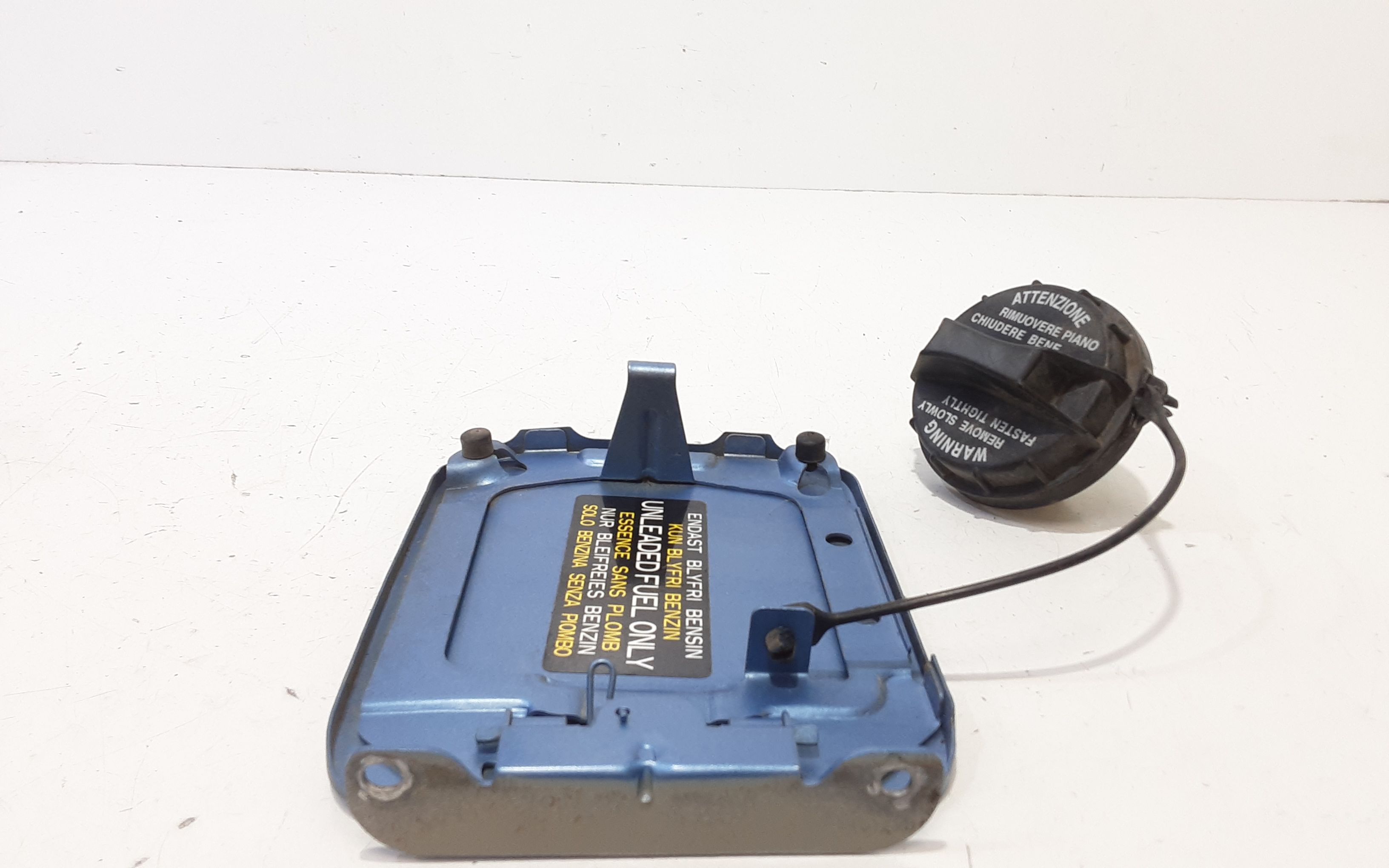 Sportello Carburante 6951005500 Usato