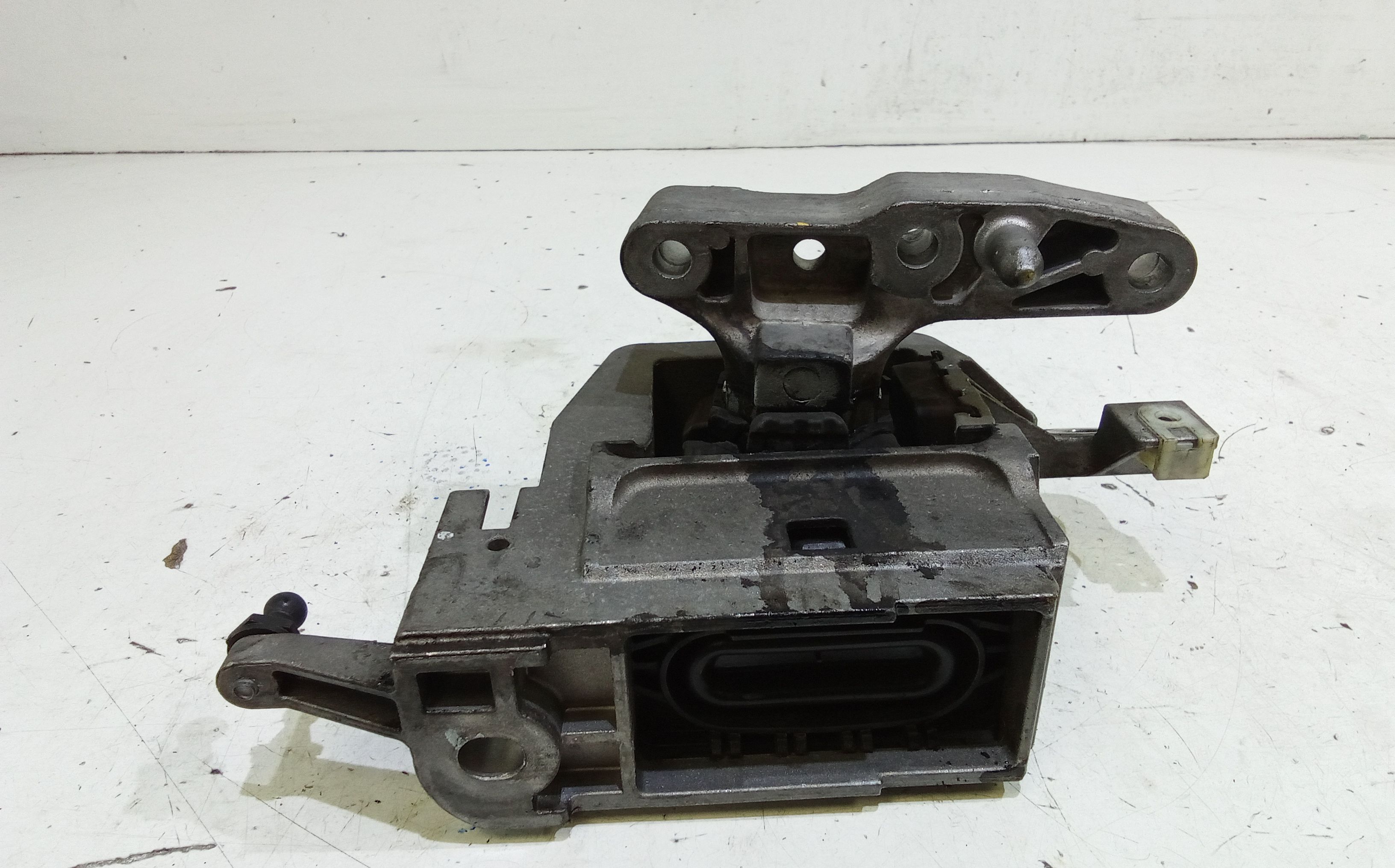 Piastra Alloggiamento Supporto Motore (Con Eventuale Bielletta O Tirante Associato) Usato