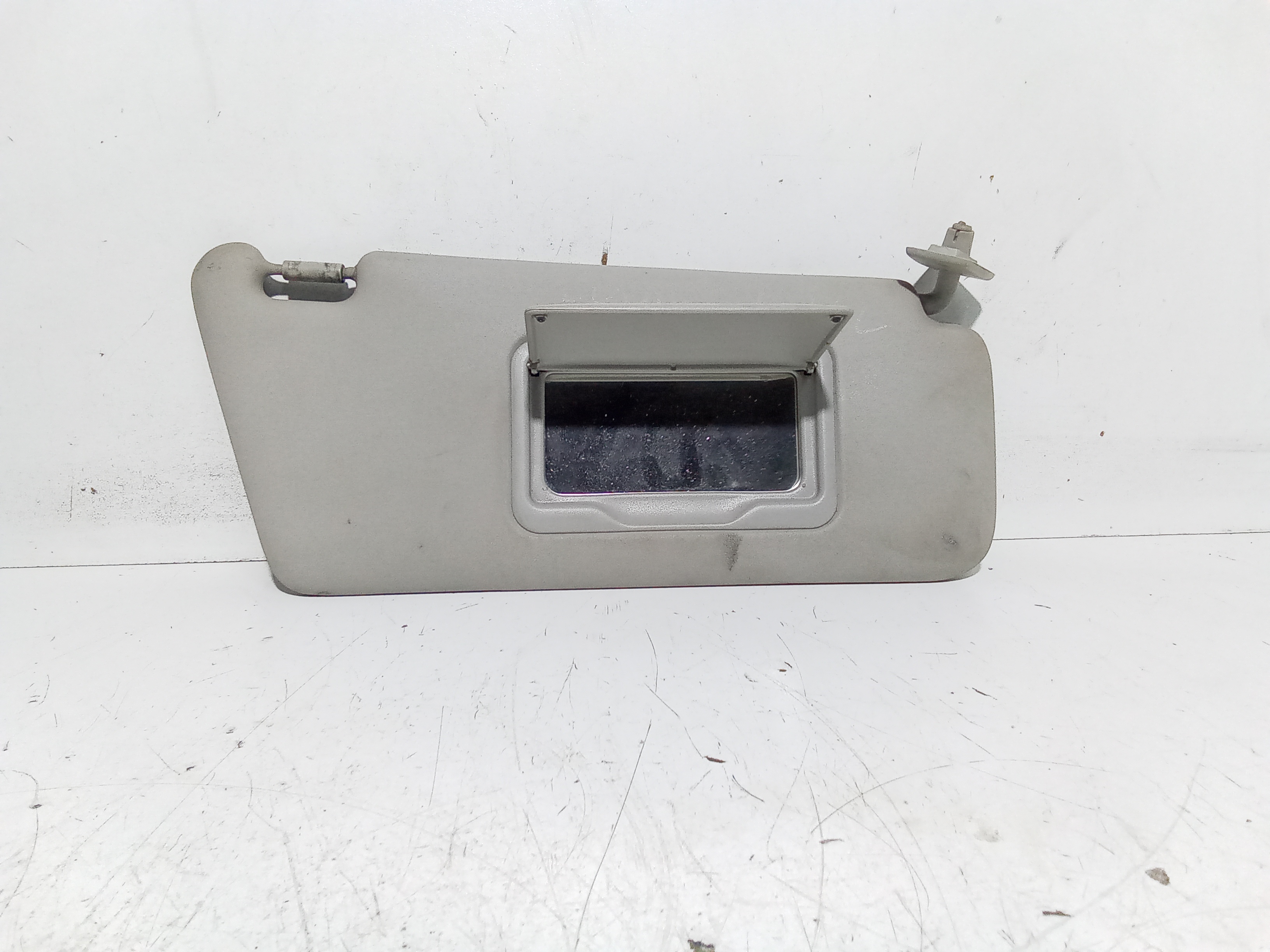 Aletta Parasole Parabrezza Destro A1688100410 Usato