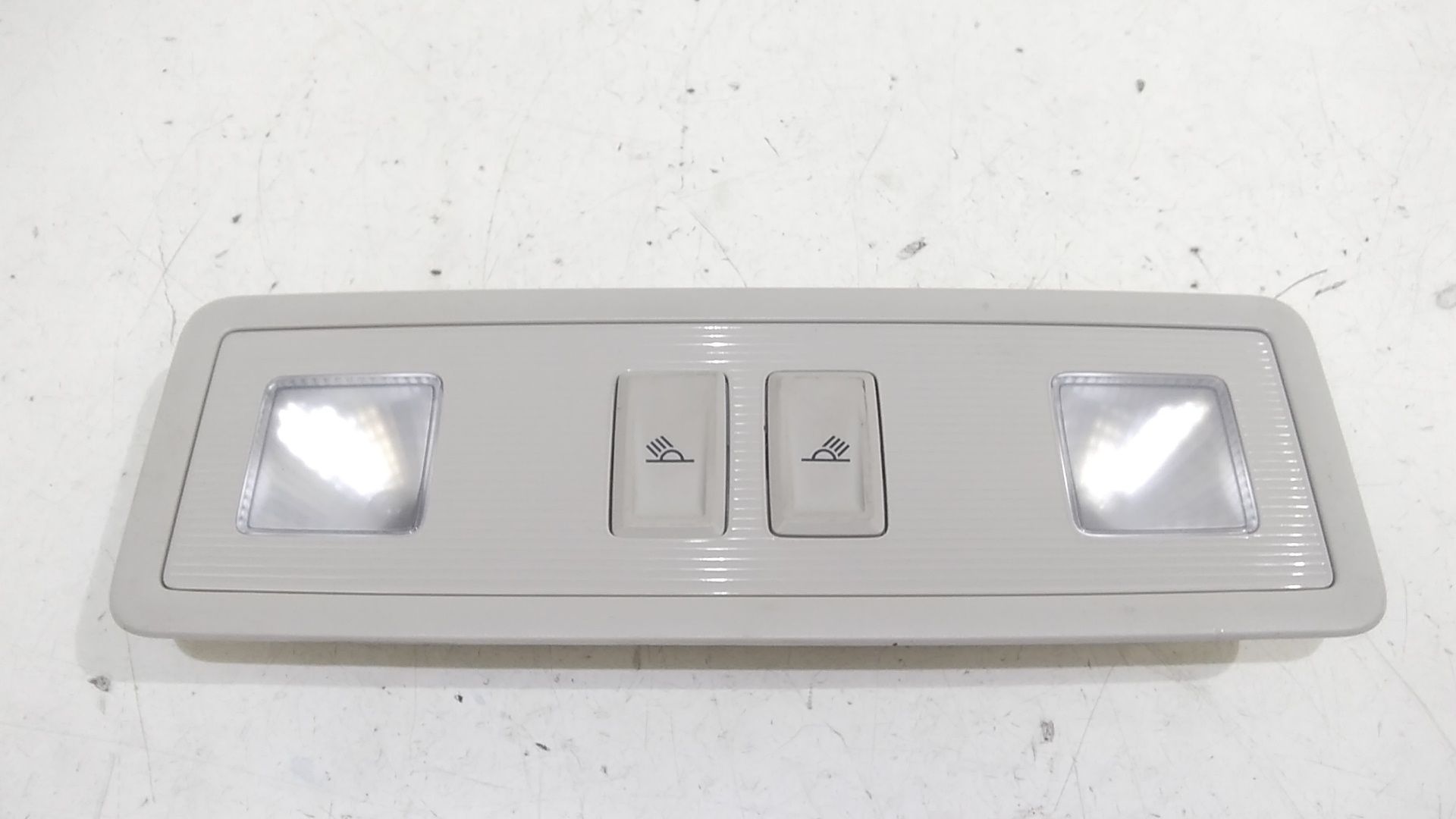 Luce Cortesia Centr. Tetto 2GA947290ADNR Usato