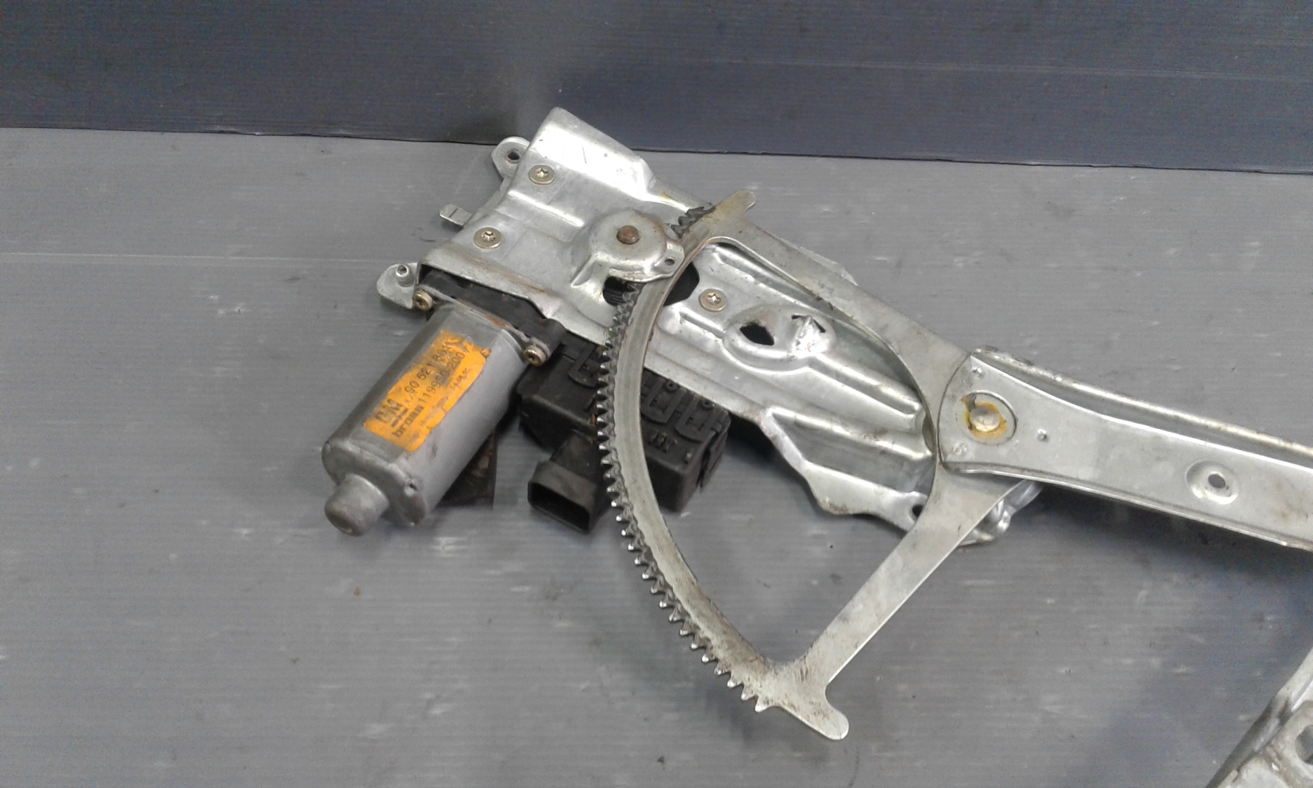 Alzacristallo Porta Ant. Sinistro 90521869 Usato