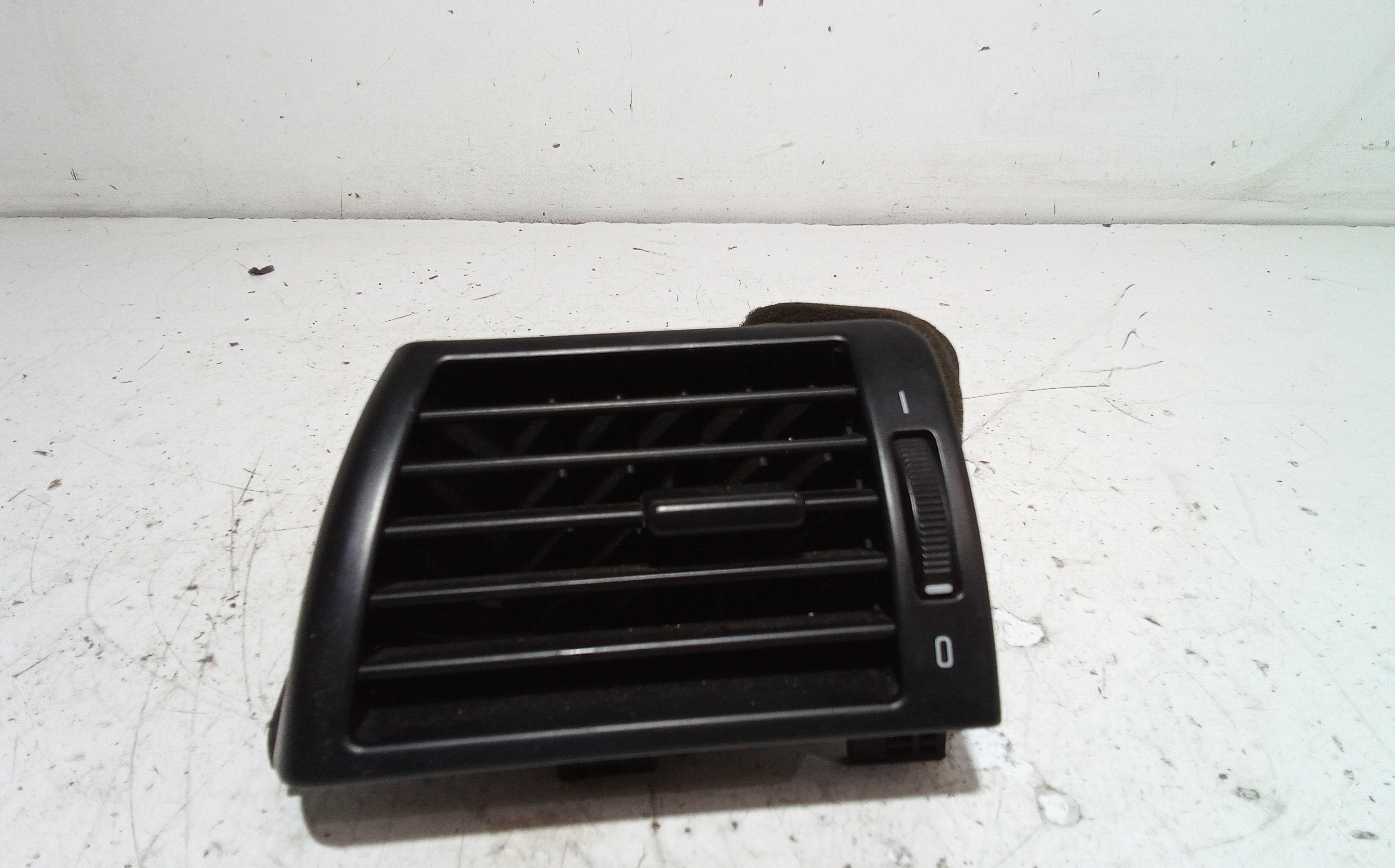 Condotto Aria Bocchette Lat. Cruscotto Sinistro 64228196097 Usato