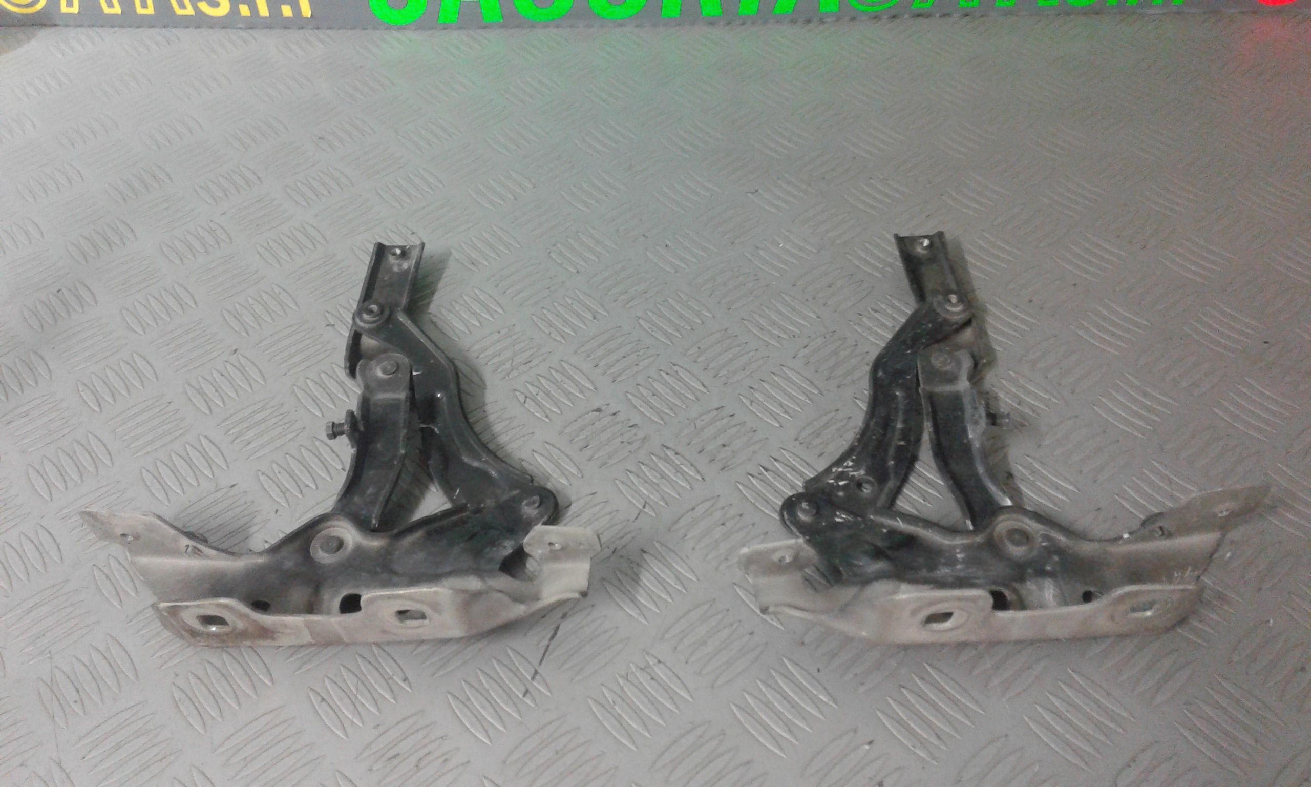 Cerniera Cofano Ant. Sinistro A1698800128 Usato