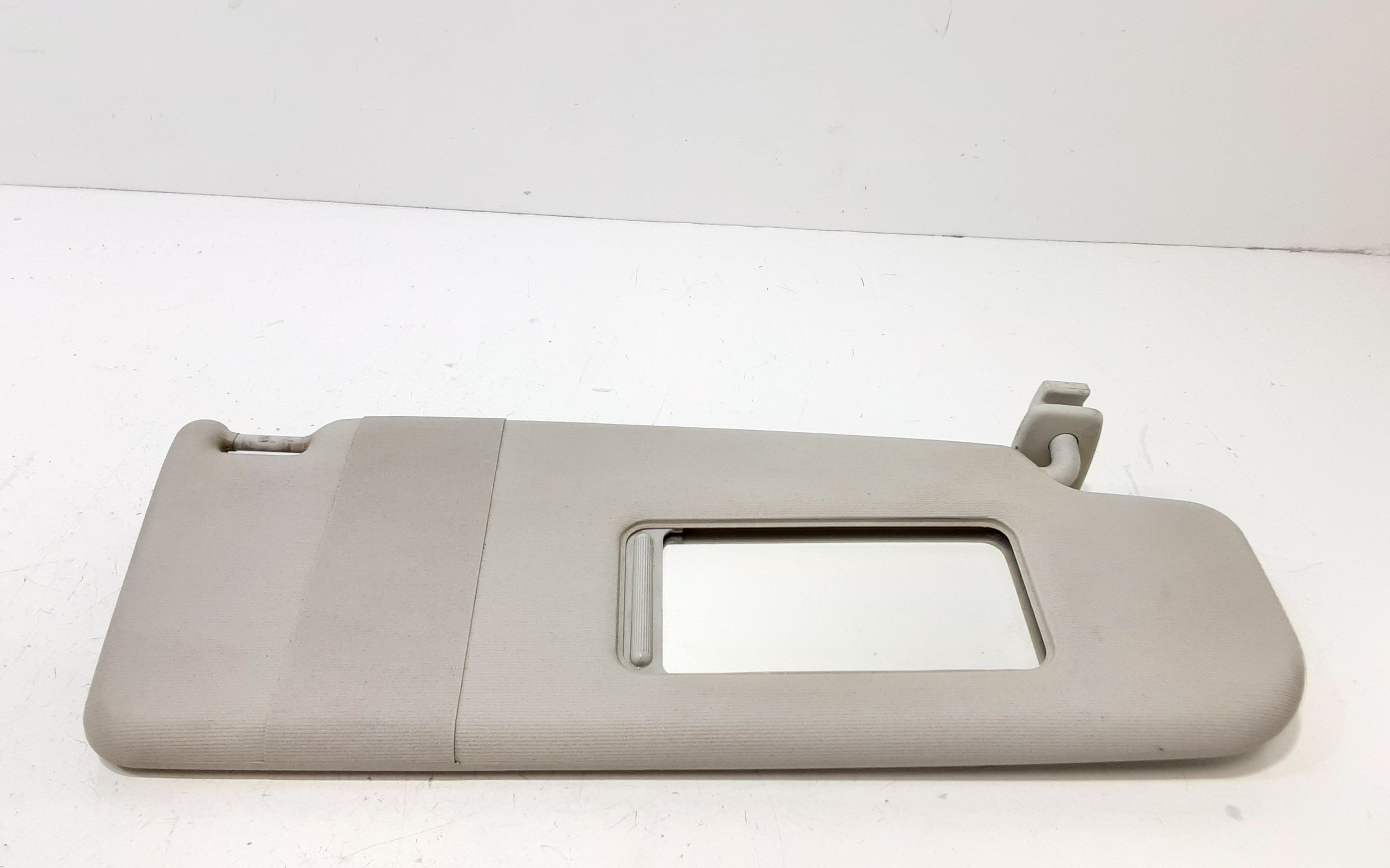 Aletta Parasole Parabrezza Destro 1K0857552L2F4 Usato