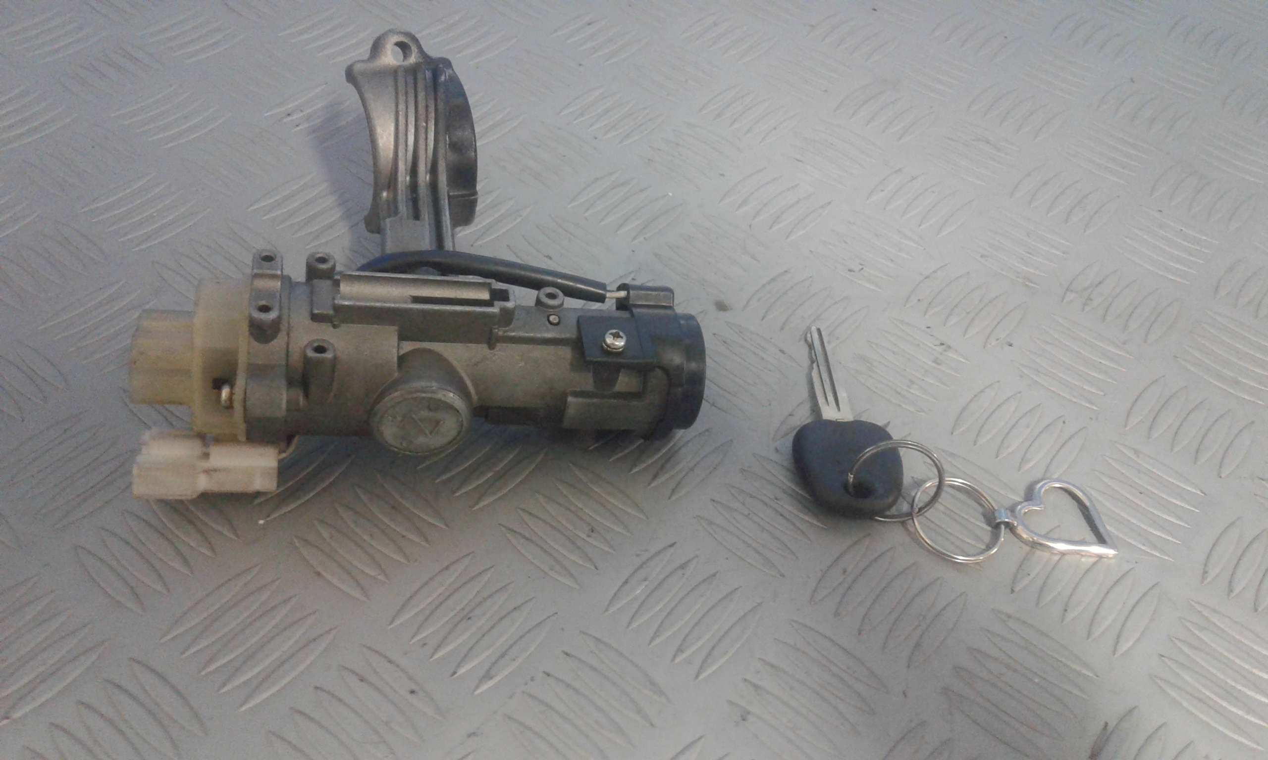 Commutatore Avviamento Con Cilindretti Serrature Usato