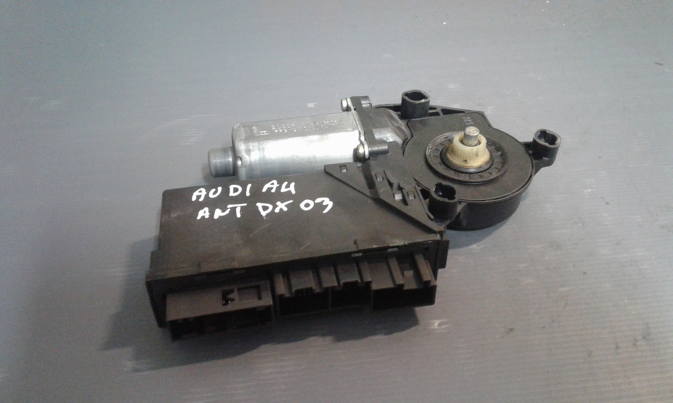 Motorino Alzacristallo Porta Ant. Destro 8E1959802G Usato