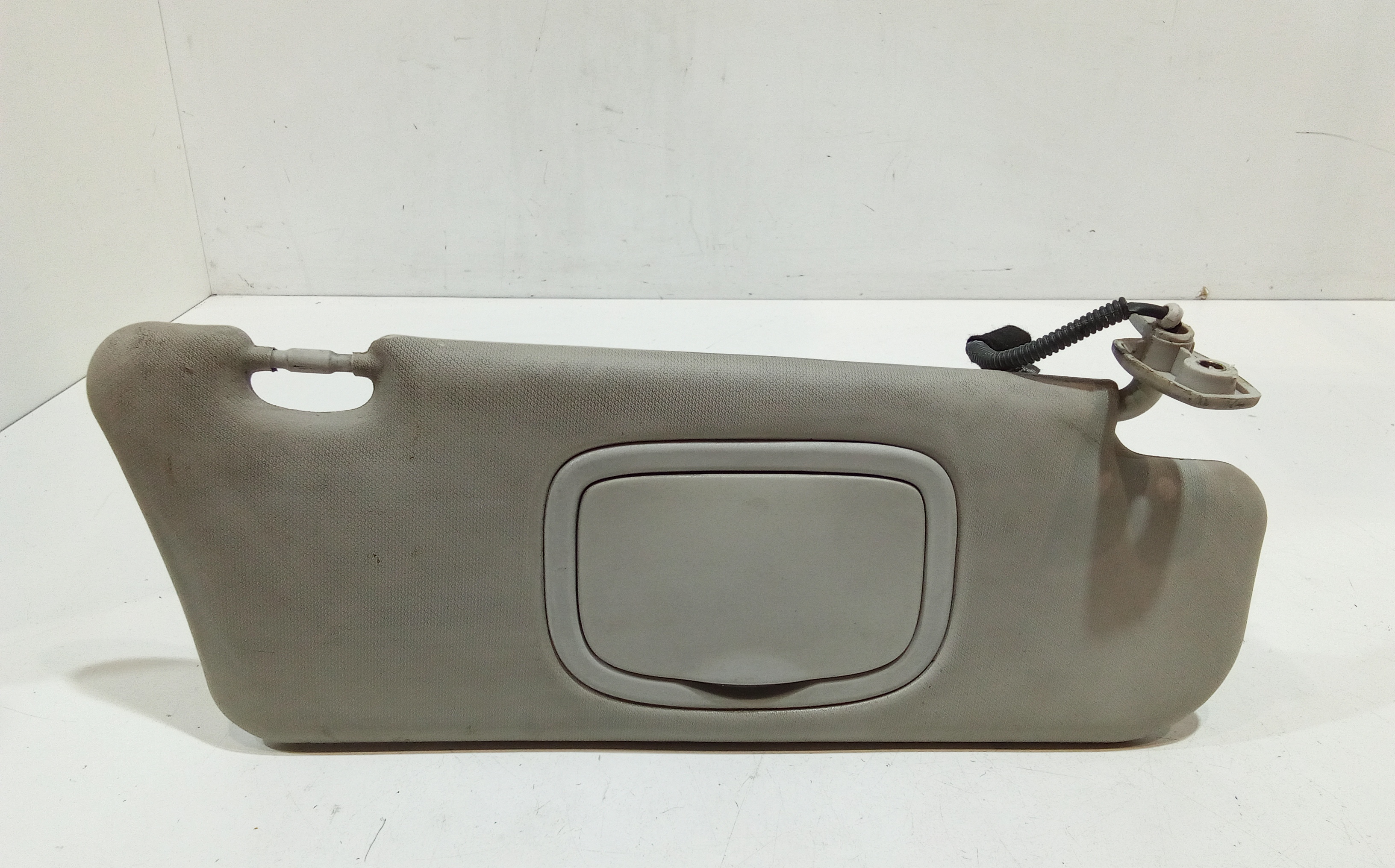 Aletta Parasole Parabrezza Destro 735420218 Usato