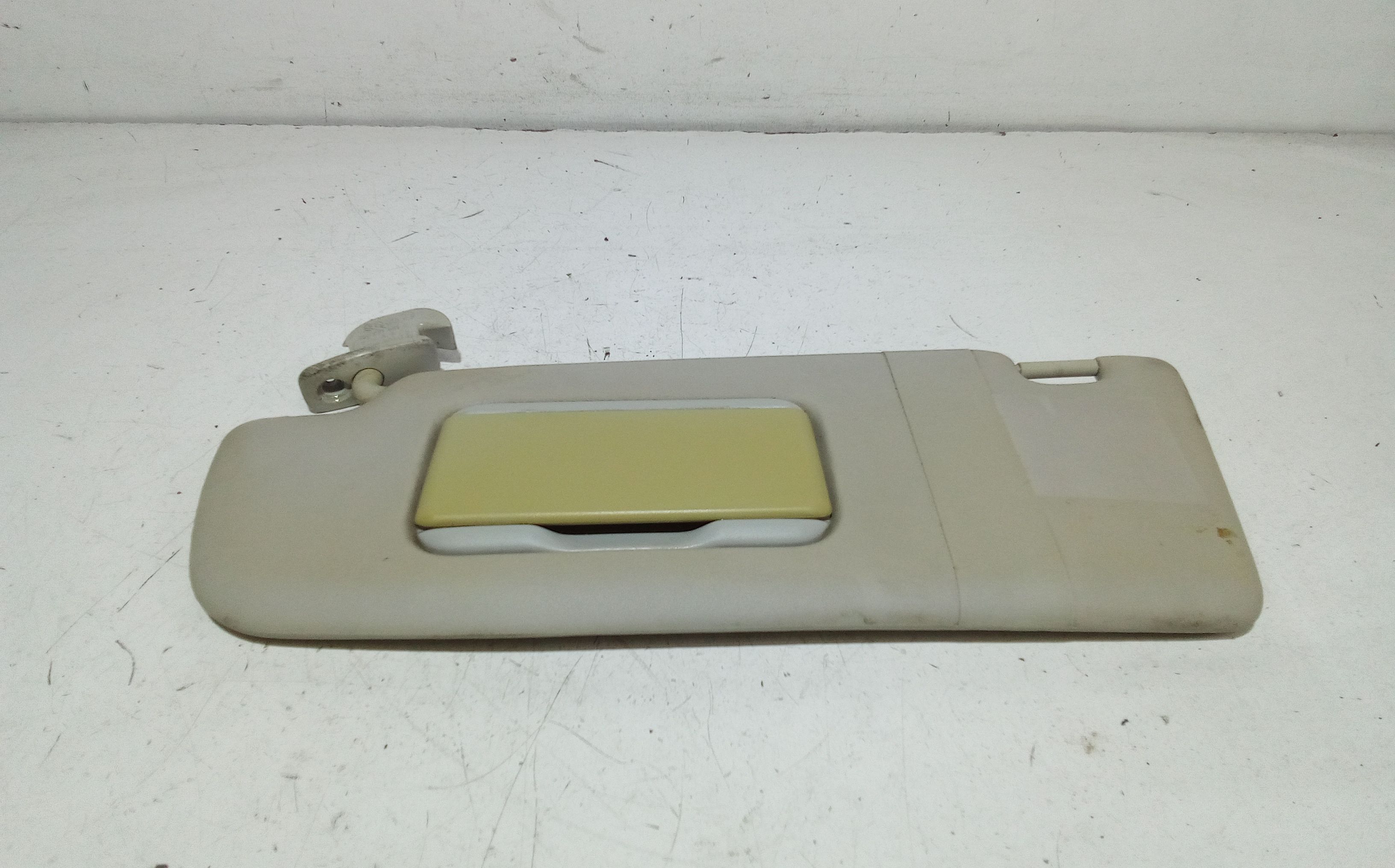 Aletta Parasole Parabrezza Sinistro 8E0857551P85P Usato