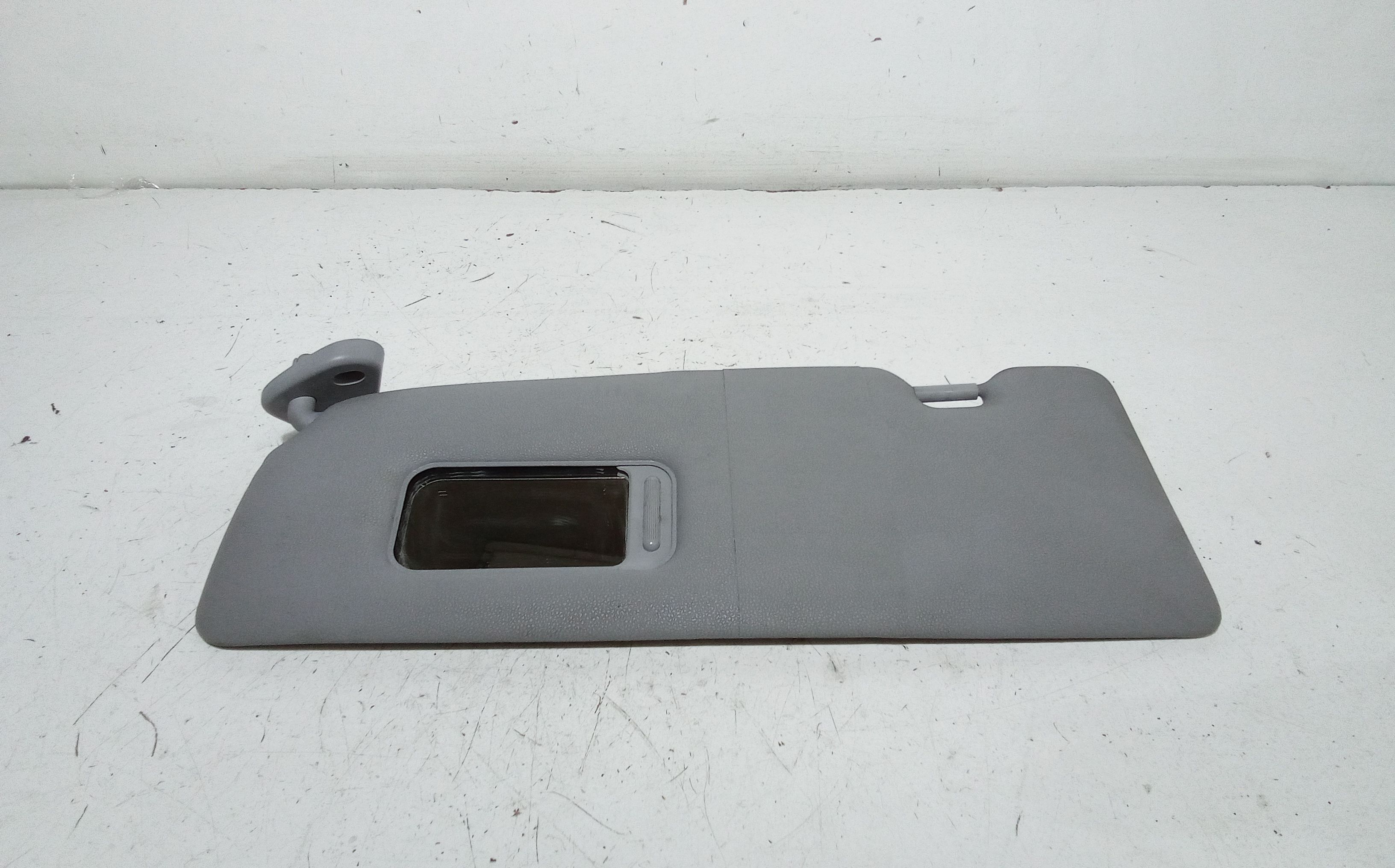 Aletta Parasole Parabrezza Sinistro DD106932094 Usato