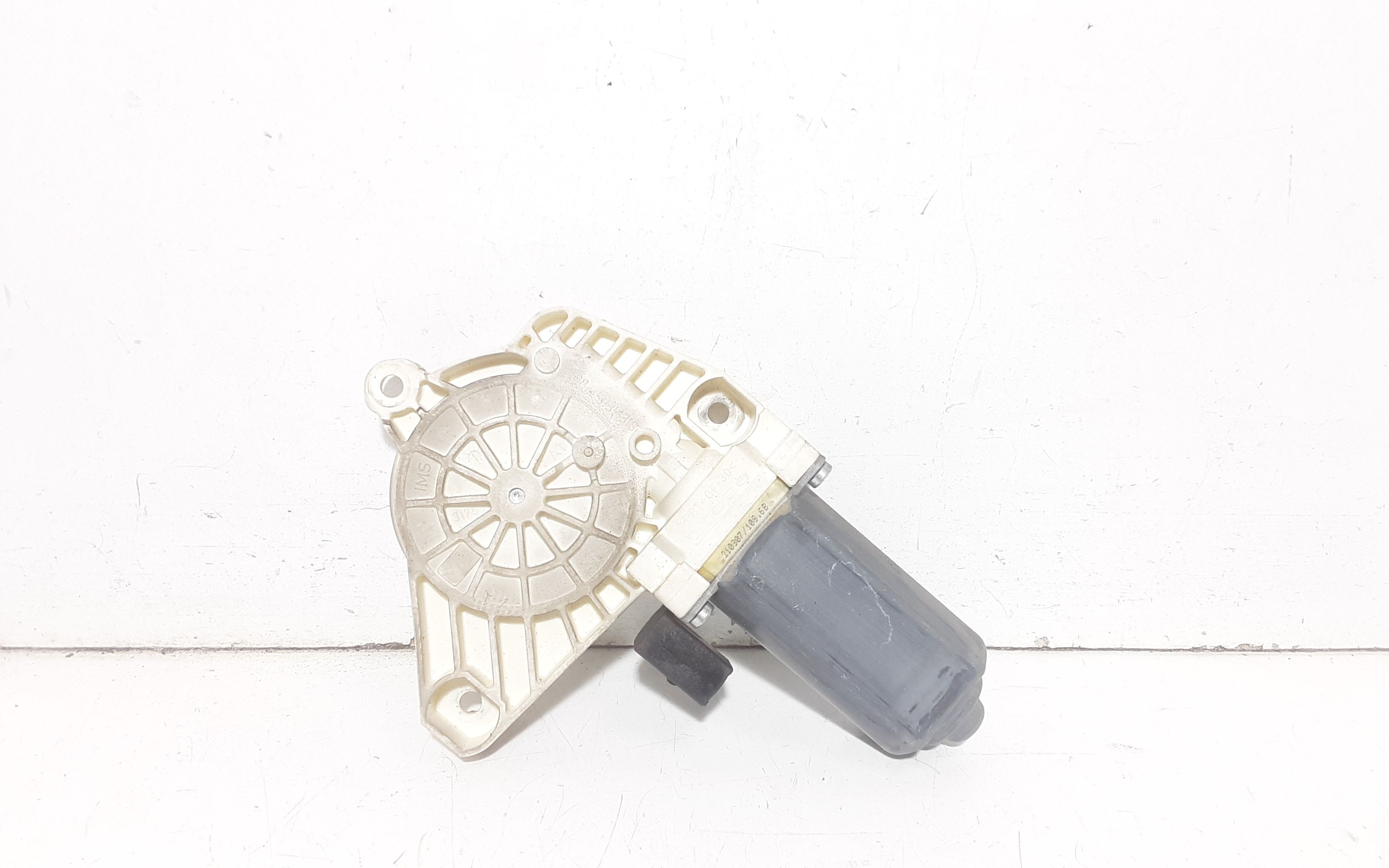 Motorino Alzacristallo Porta Ant. Destro A1698204242 Usato