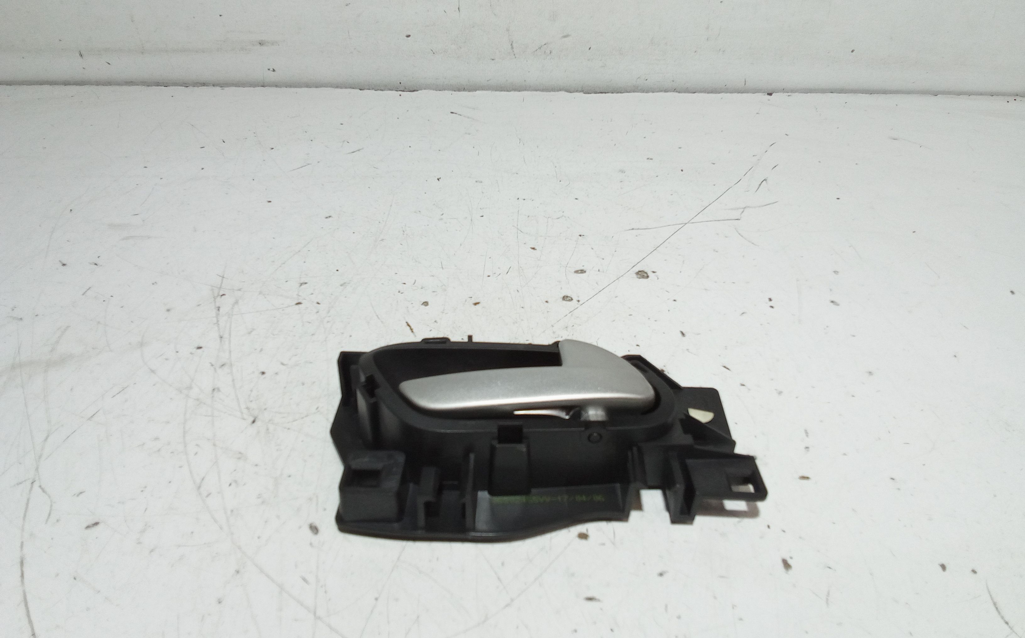 Maniglia Int. Apertura Porta Ant. Destro Usato