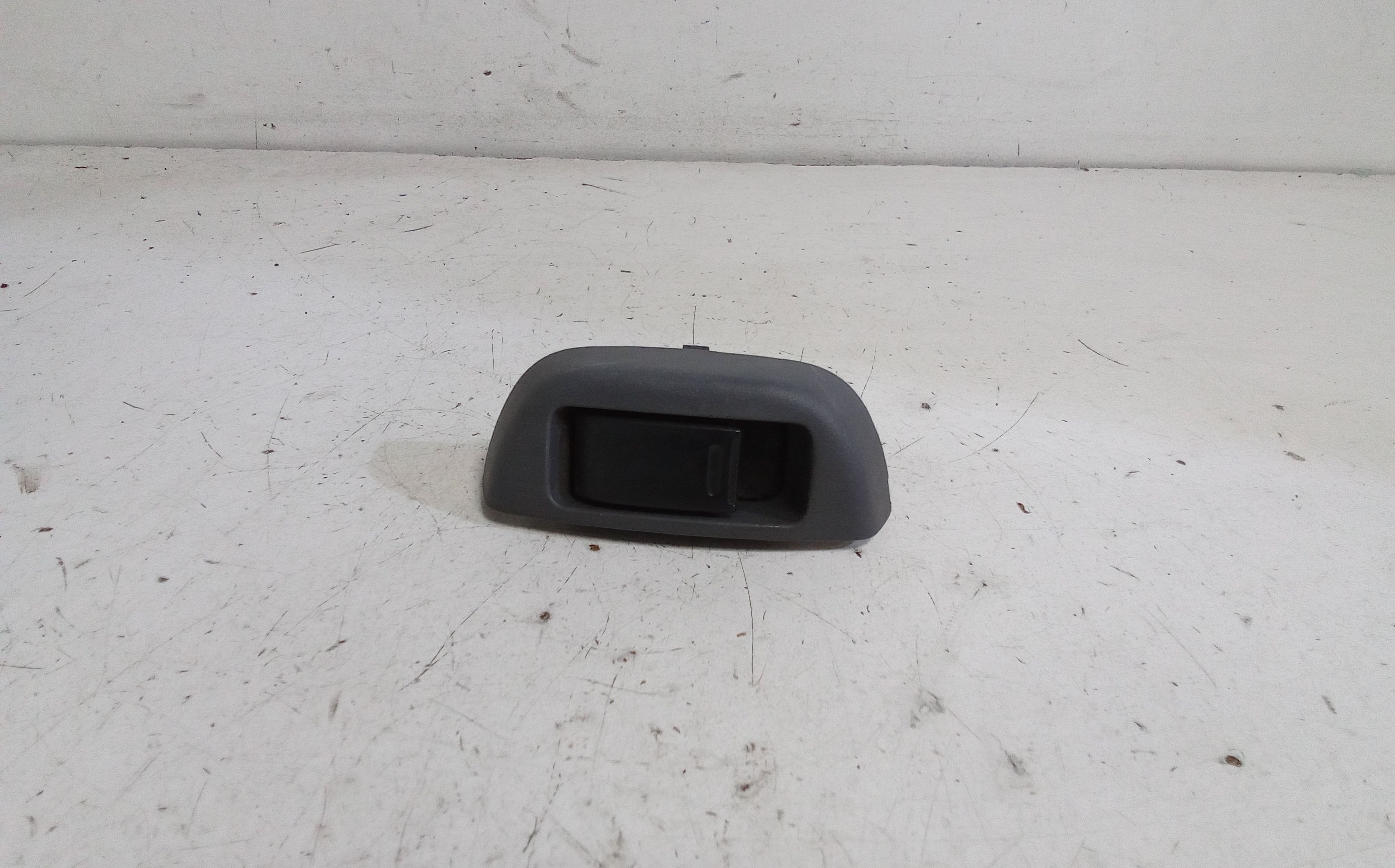 Interruttore Alzacristalli Porta Ant. Destro 848100H010 Usato