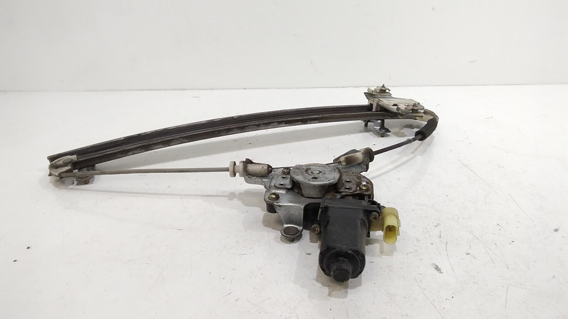 Alzacristallo Porta Ant. Destro 824021C200 Usato