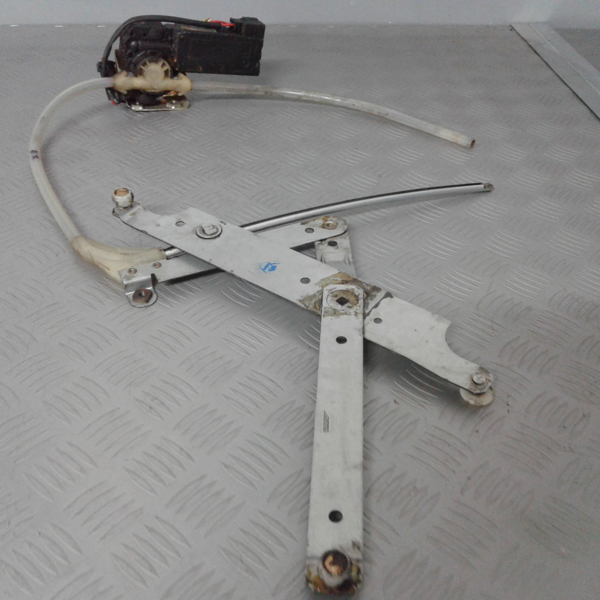 Alzacristallo Porta Ant. Destro CUH10074 Usato