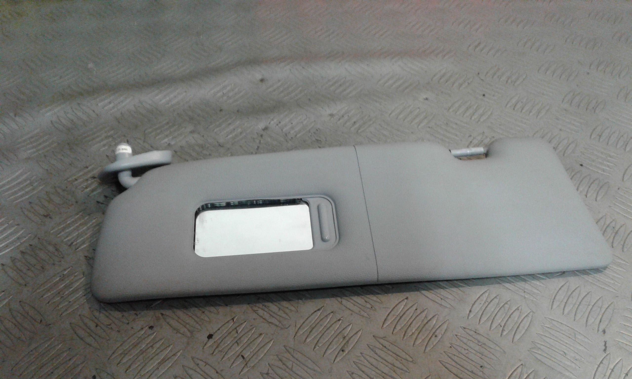 Aletta Parasole Parabrezza Sinistro 51167252507 Usato