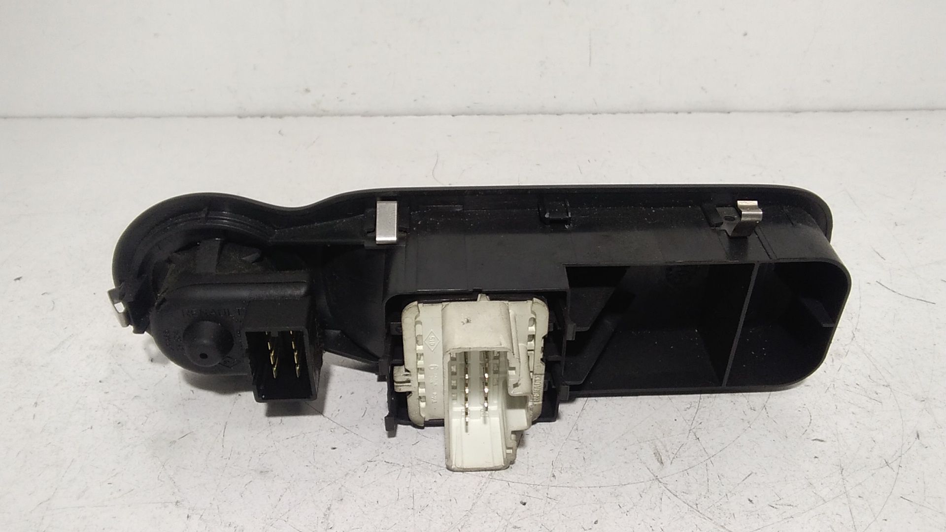 Interruttore Alzacristalli Porta Ant. Sinistro 8200214939 Usato