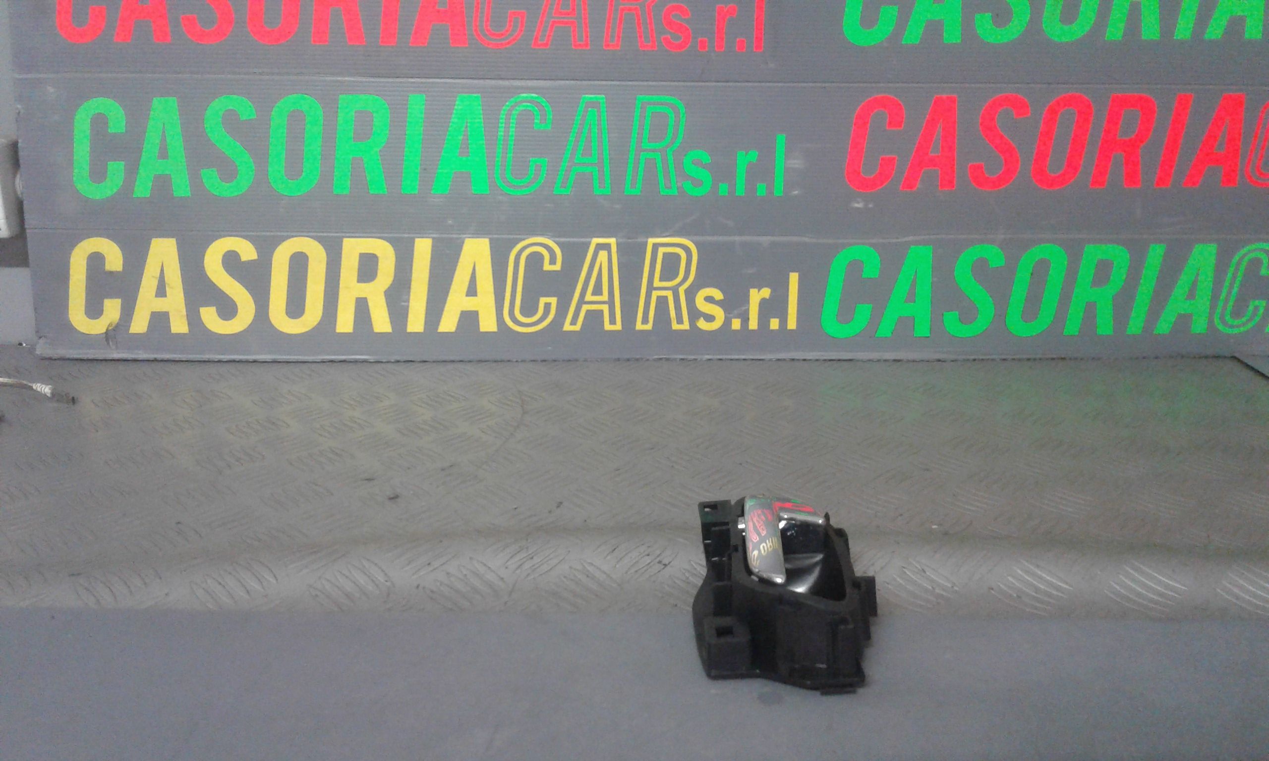 Maniglia Int. Apertura Porta Ant. Sinistro 9143T8 Usato