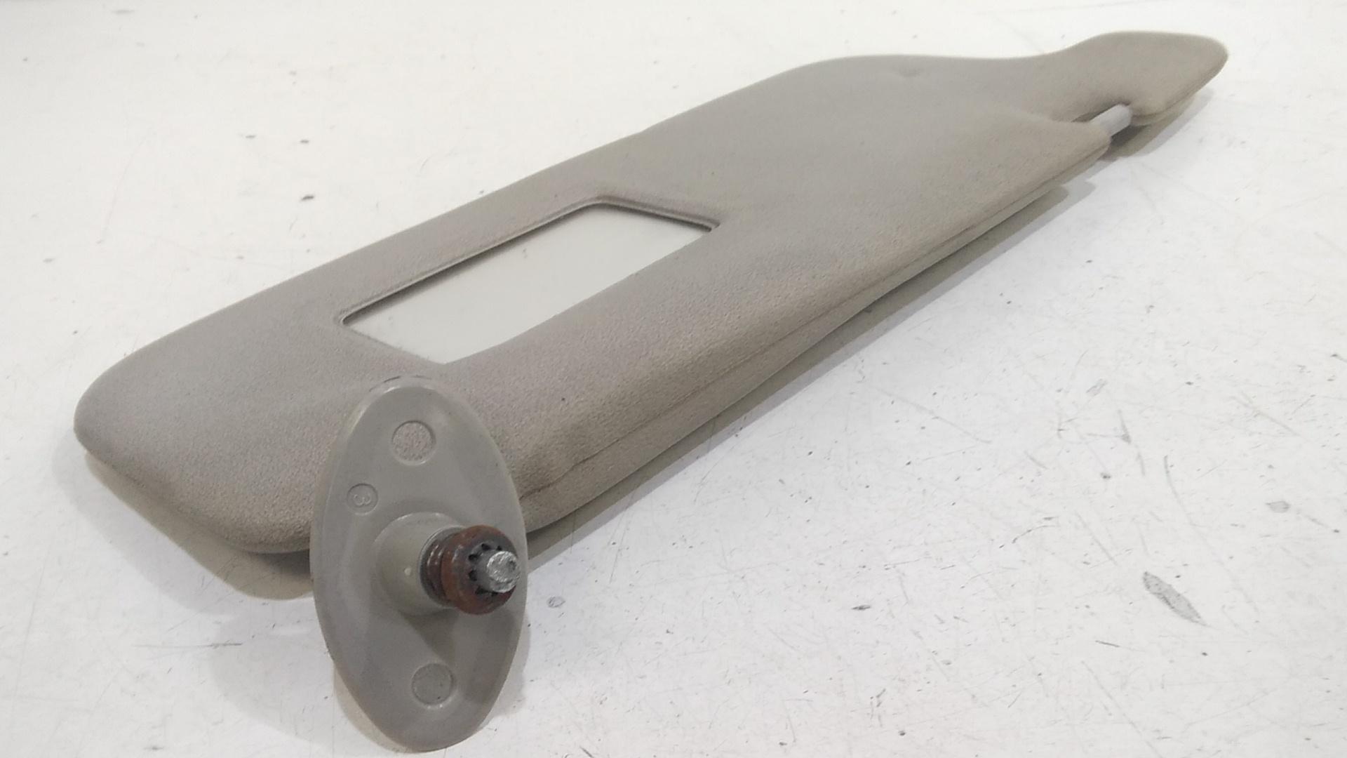 Aletta Parasole Parabrezza Destro 7431052041B0 Usato