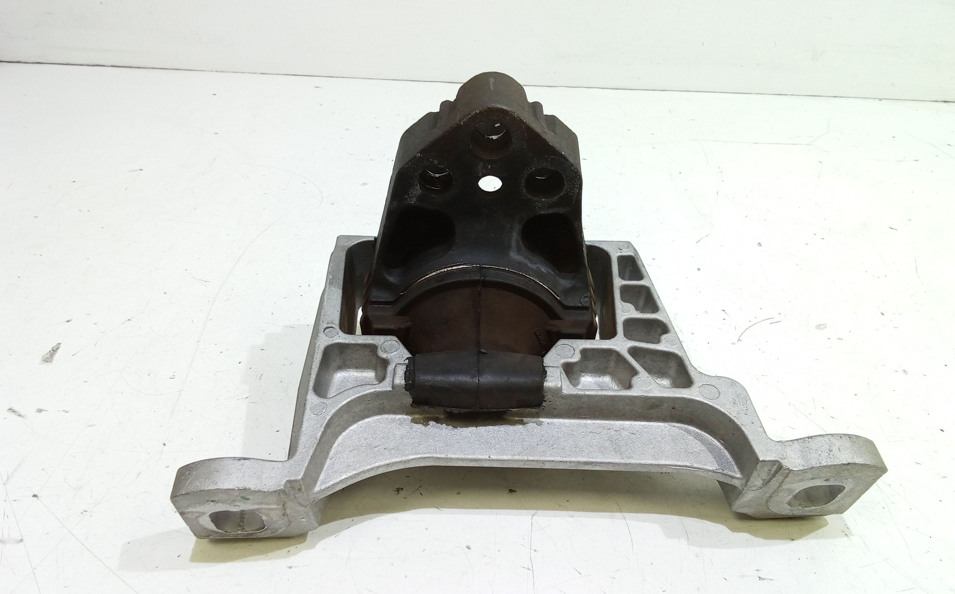 Piastra Alloggiamento Supporto Motore (Con Eventuale Bielletta O Tirante Associato) Usato
