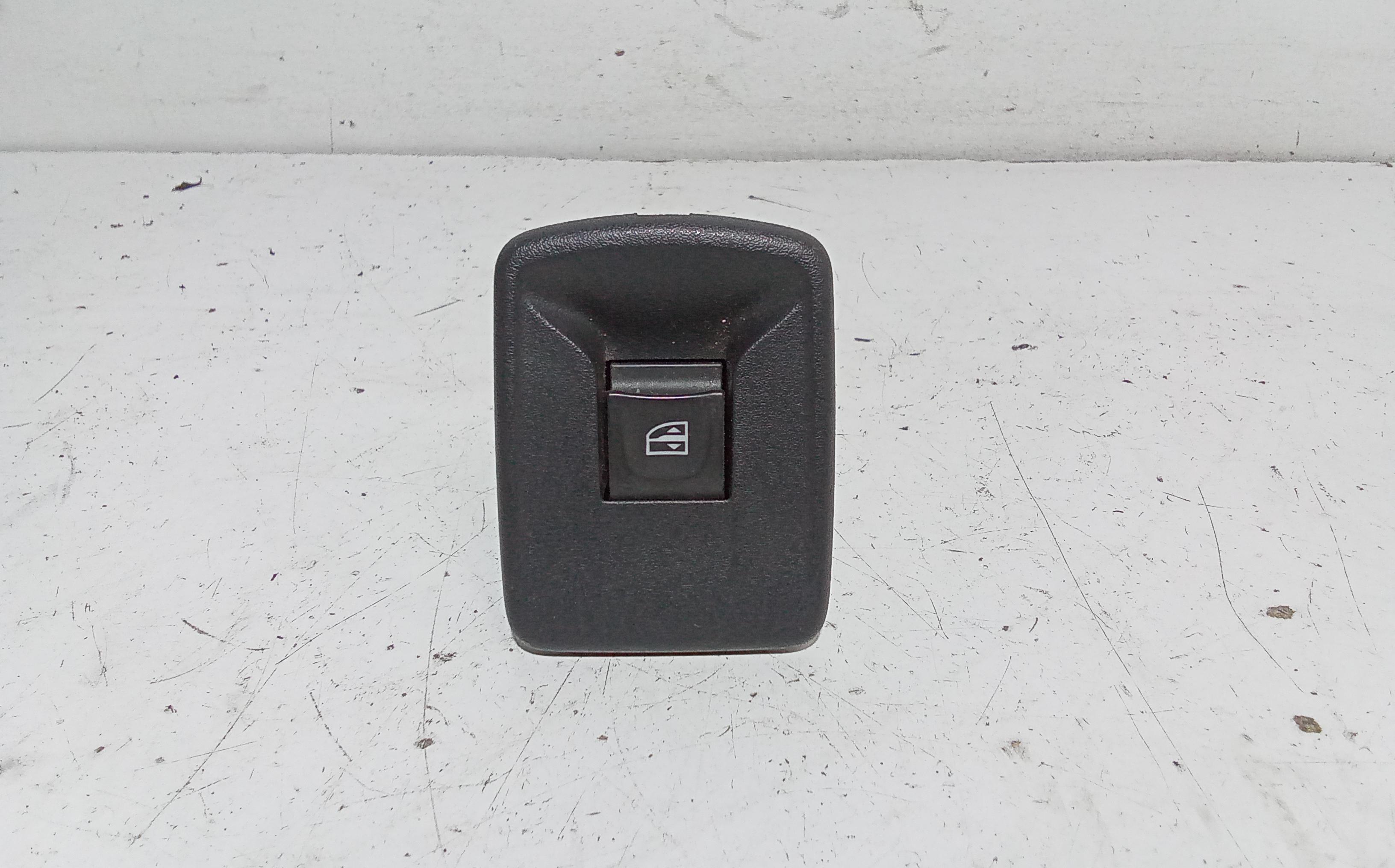 Interruttore Alzacristalli Porta Ant. Destro Usato