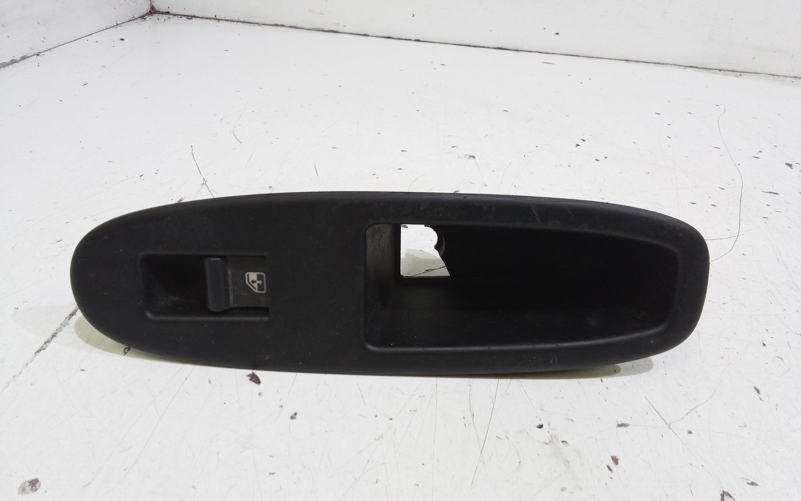 Interruttore Alzacristalli Porta Post. Sinistro 71744265 Usato