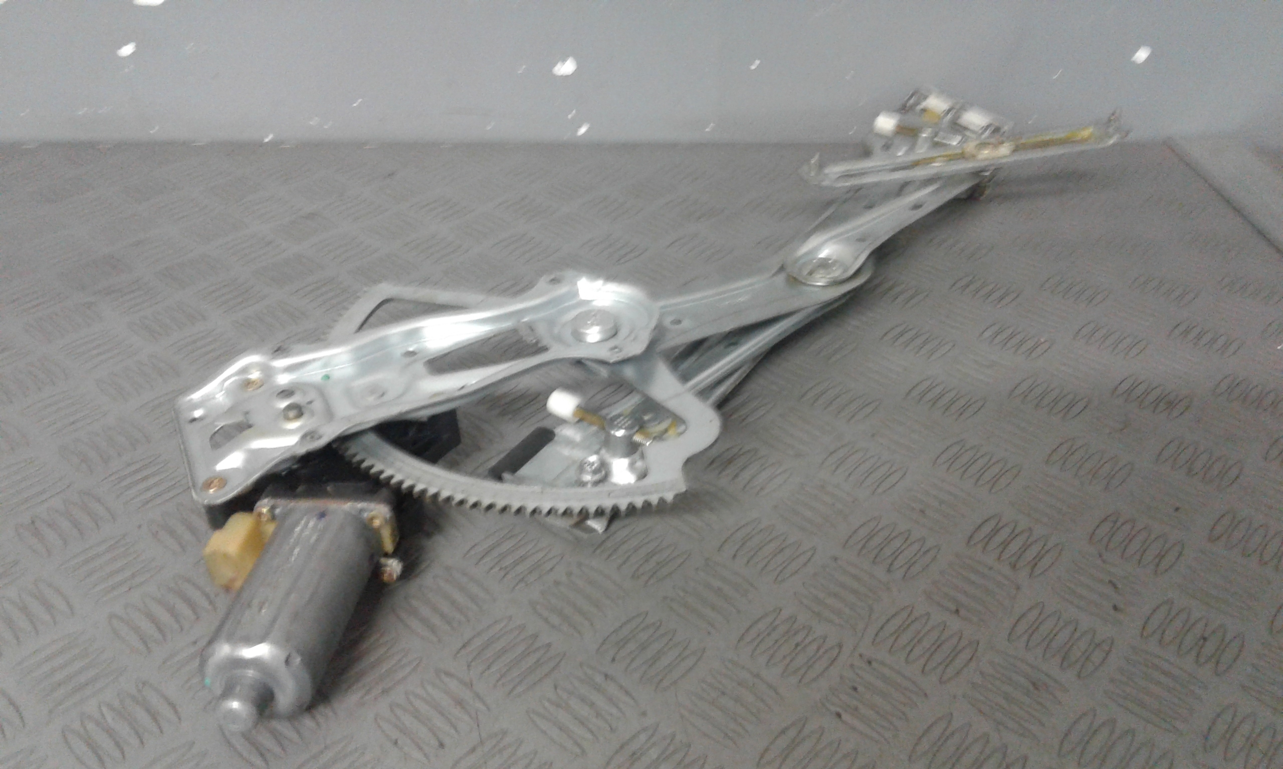 Alzacristallo Porta Ant. Destro Usato