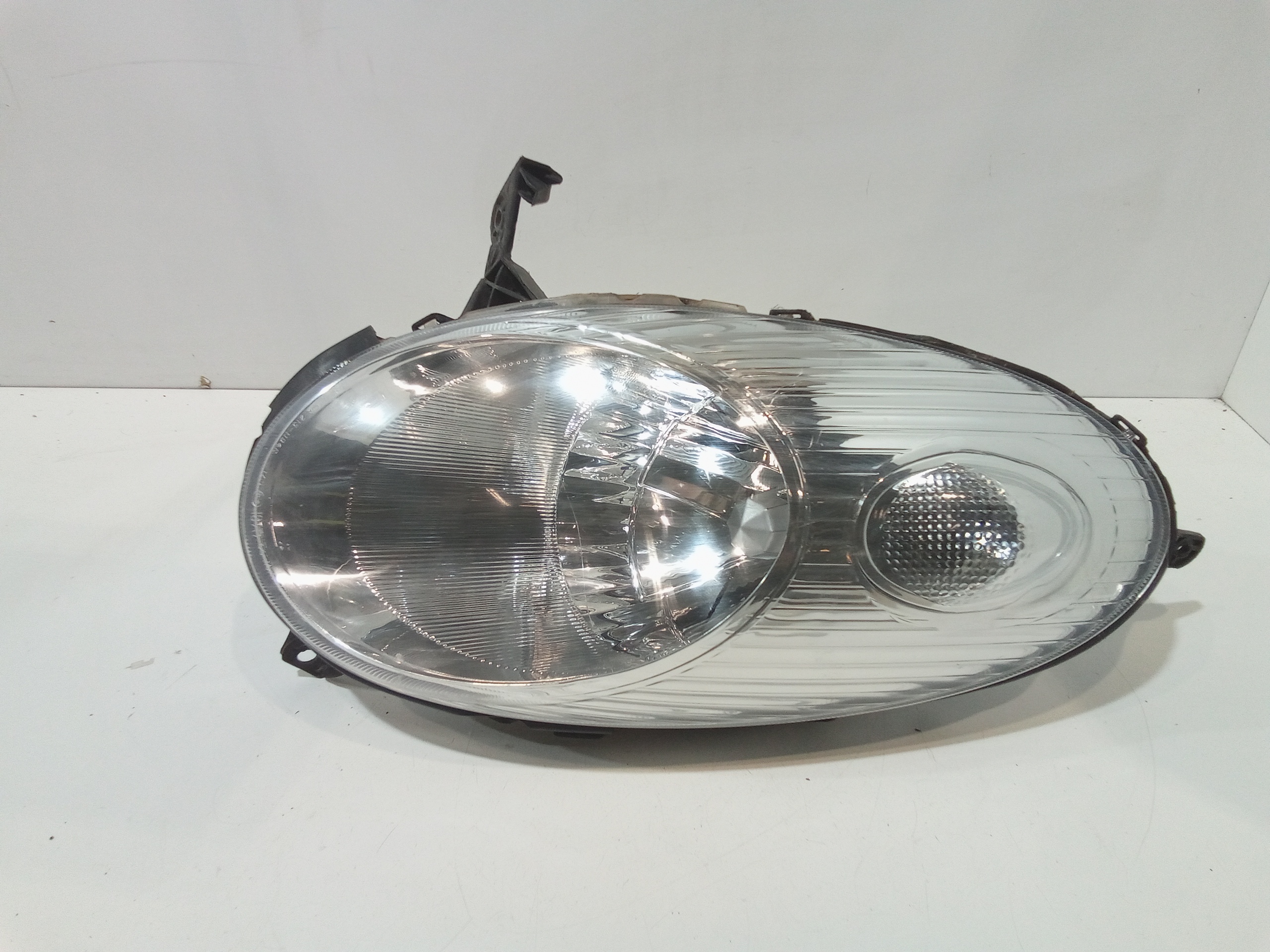 Proiettore Destro 26010AX700 Usato