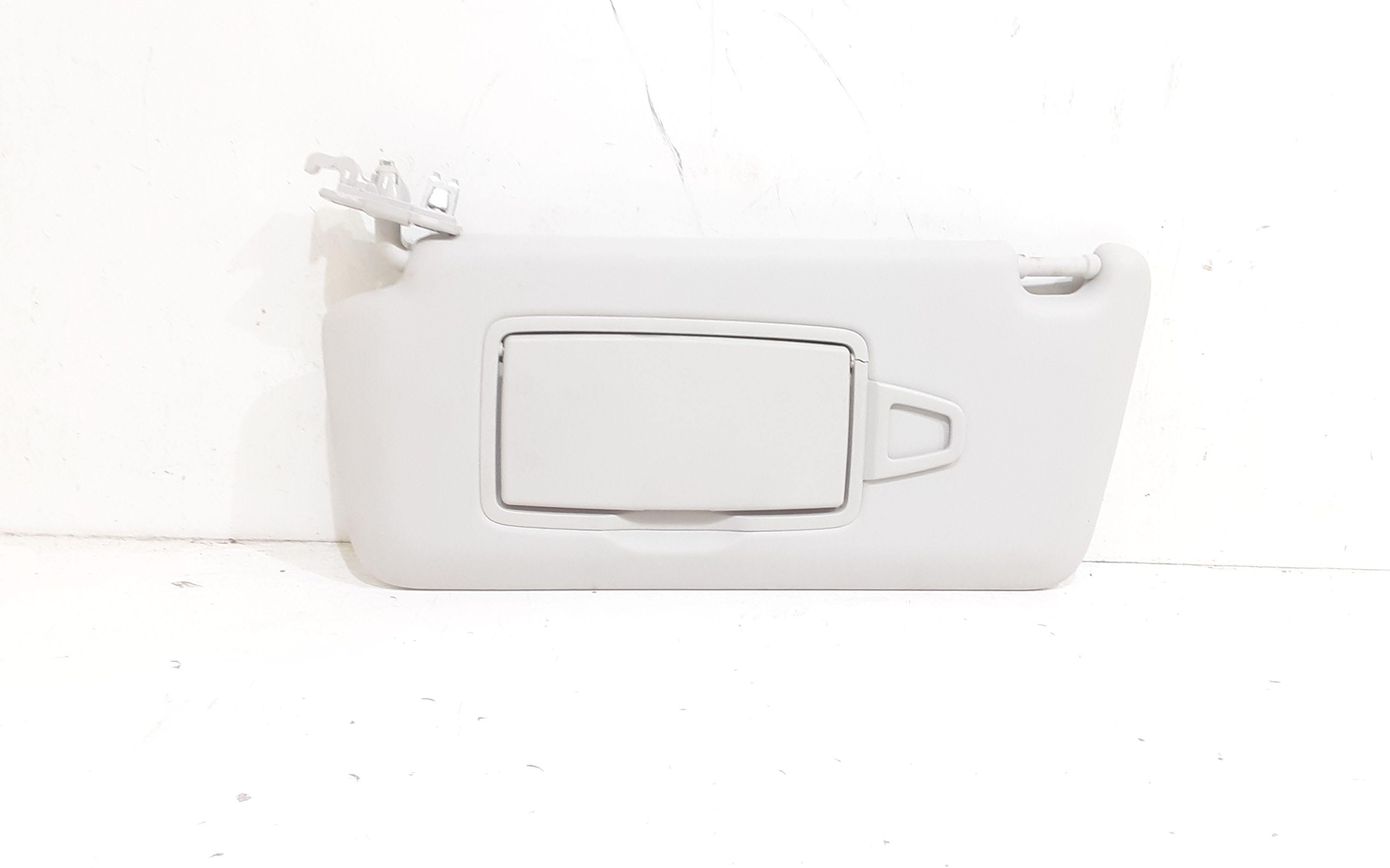 Aletta Parasole Parabrezza Sinistro A17681011009H43 Usato