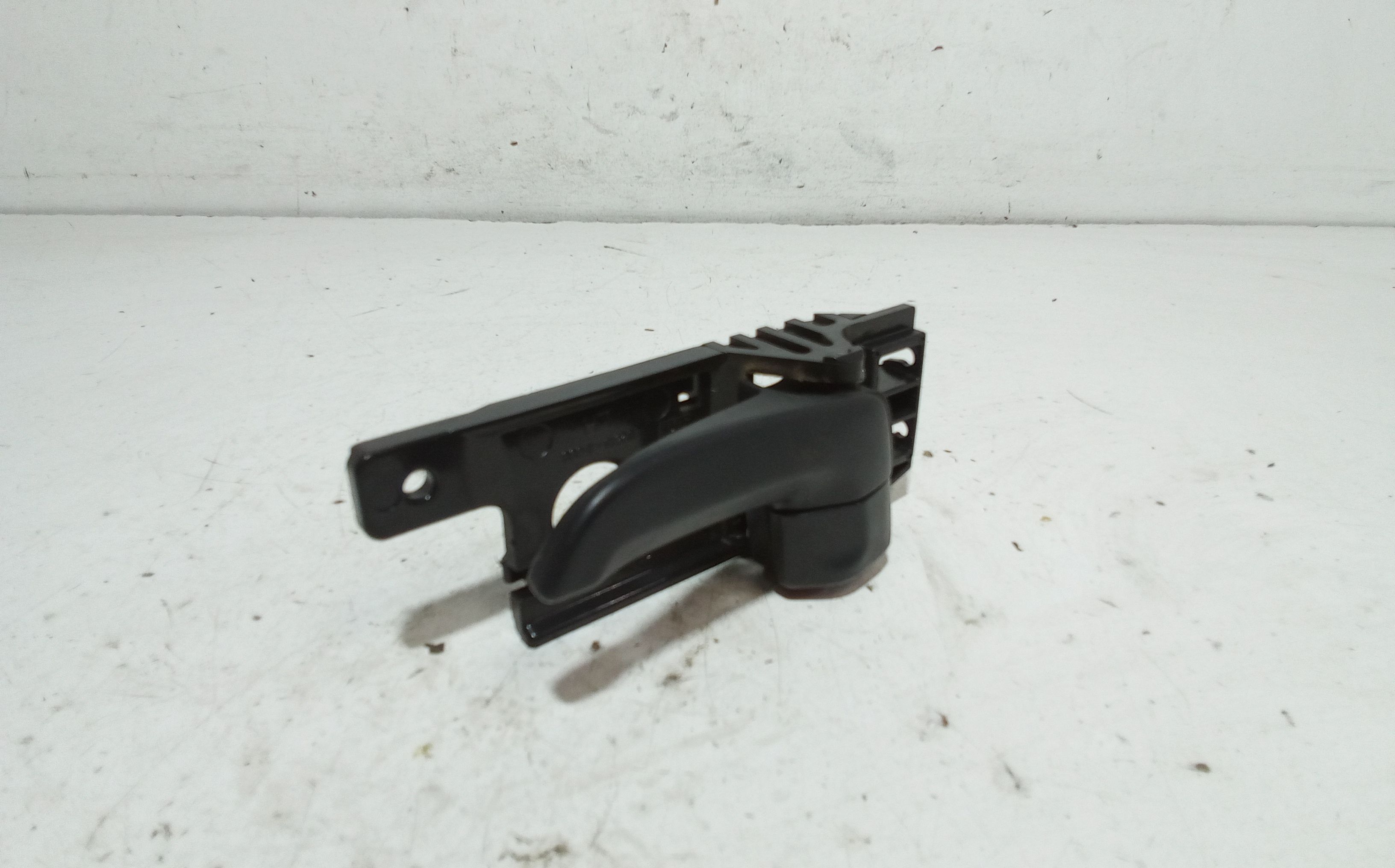 Maniglia Int. Apertura Porta Post. Sinistro 826101F000WK Usato