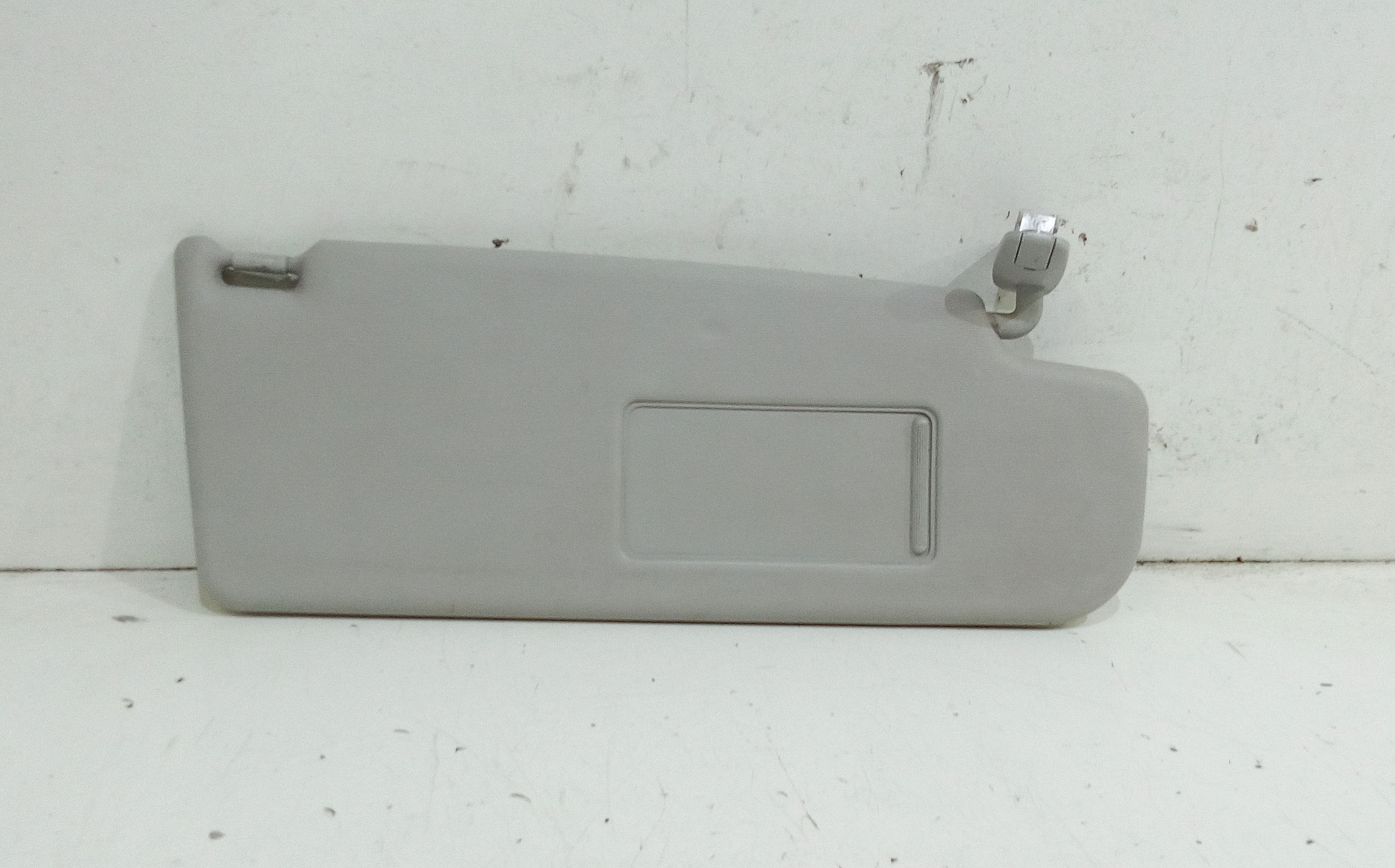 Aletta Parasole Parabrezza Destro 5J1857552T2F4 Usato