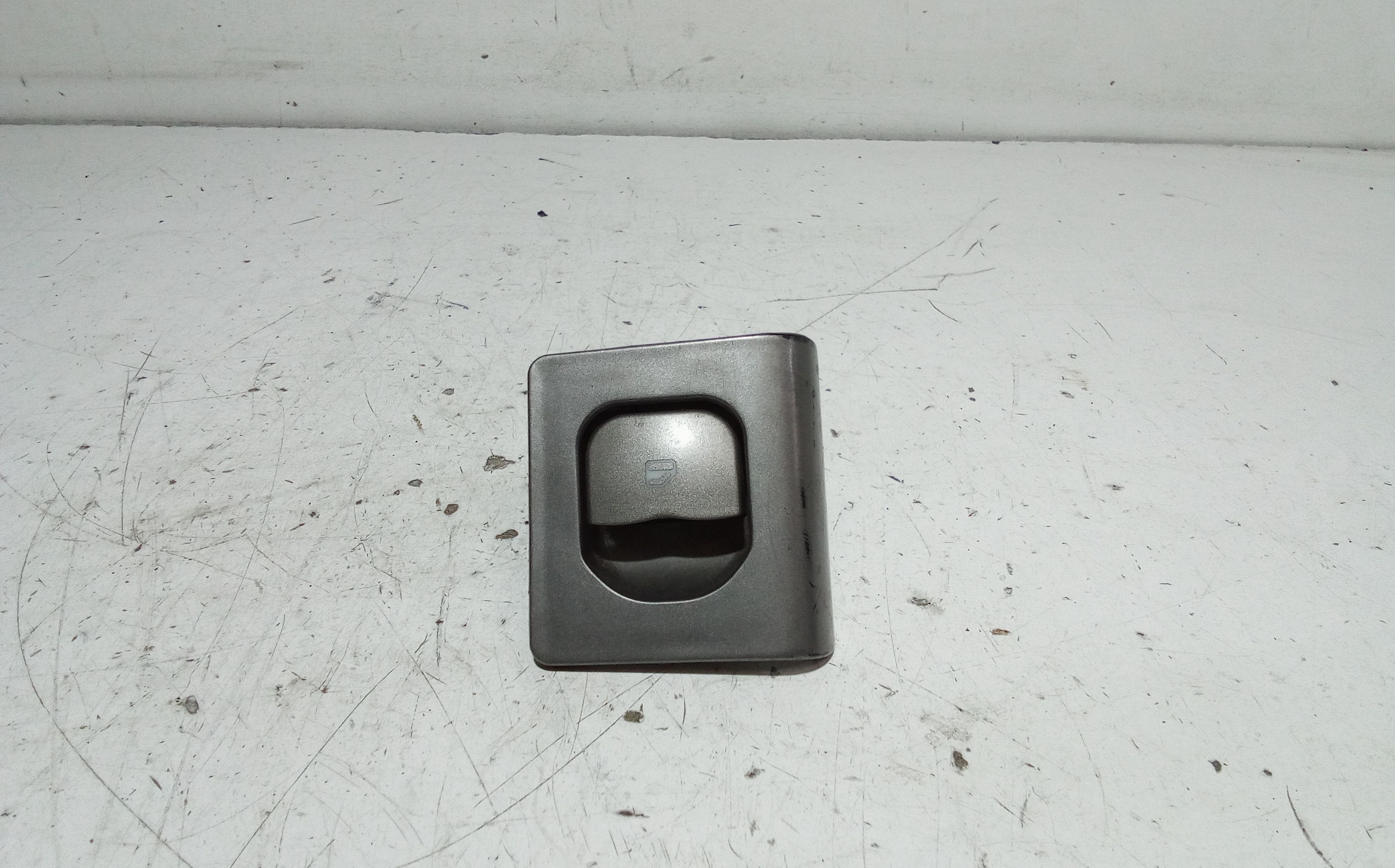 Interruttore Alzacristalli Porta Post. Destro 734030143 Usato