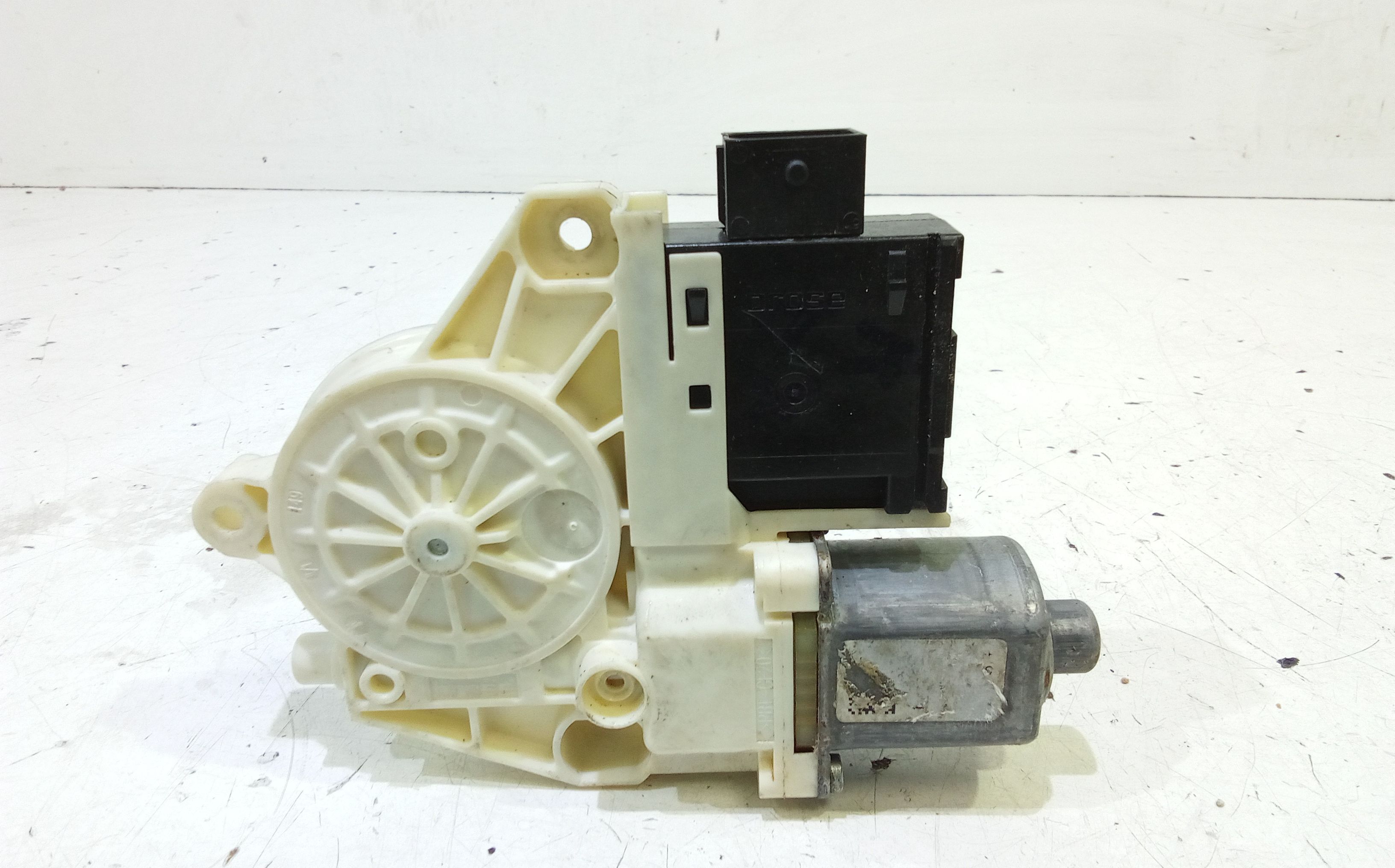 Motorino Alzacristallo Porta Ant. Destro K68302551AC Usato